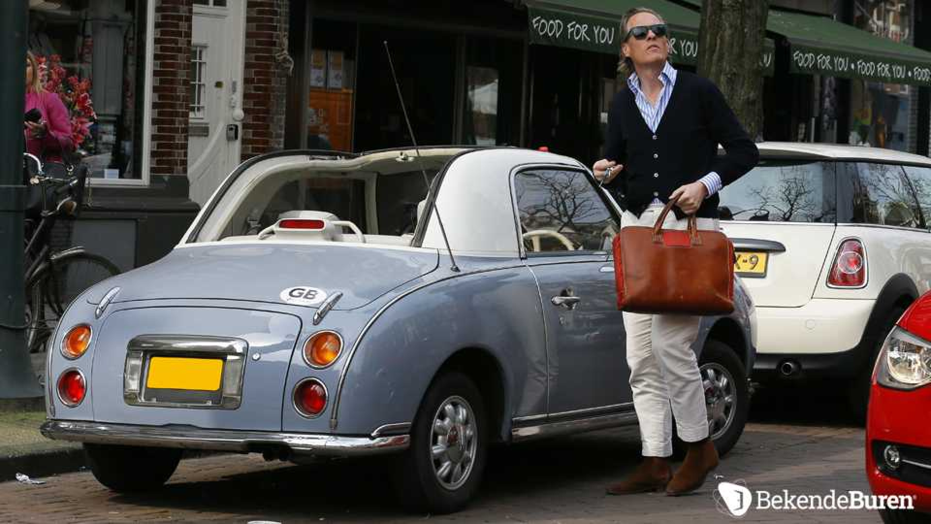 In deze Nissan FIGARO rijdt Jort Kelder 1