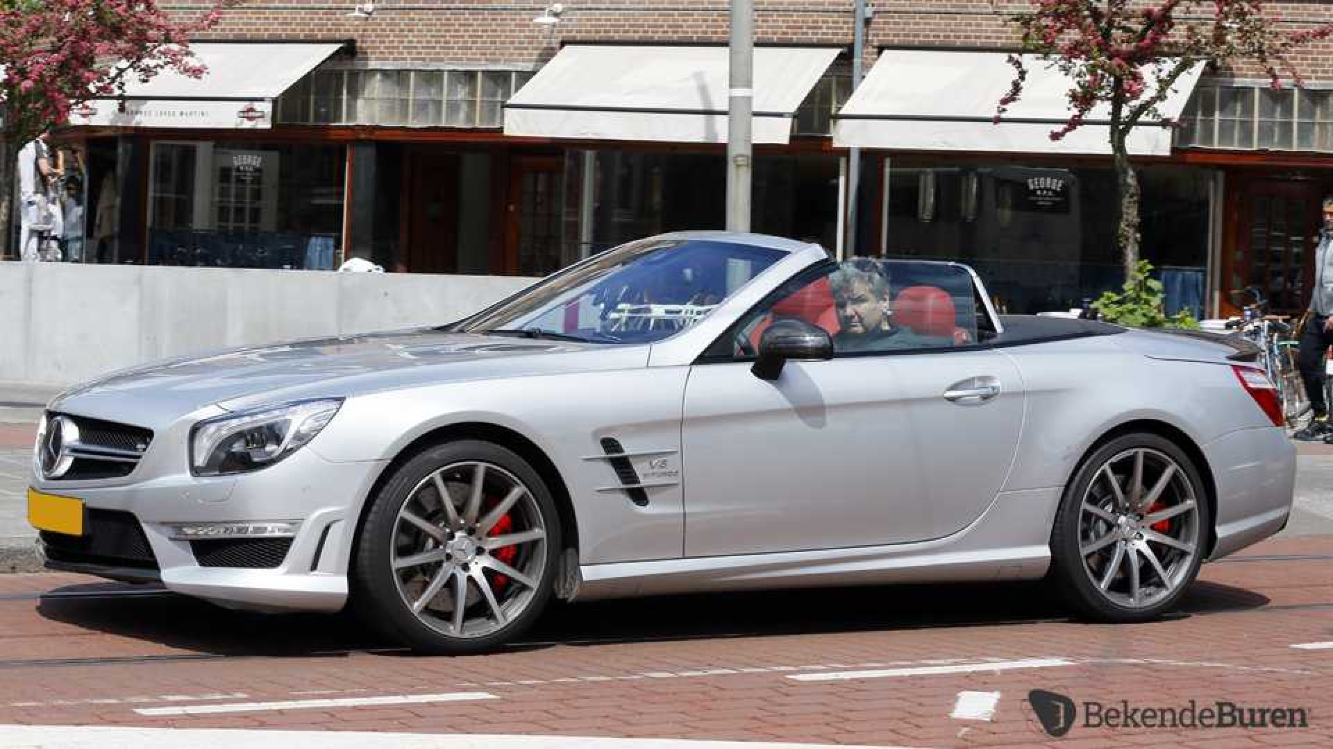 In deze Mercedes-Benz Rijdt Rene froger 1