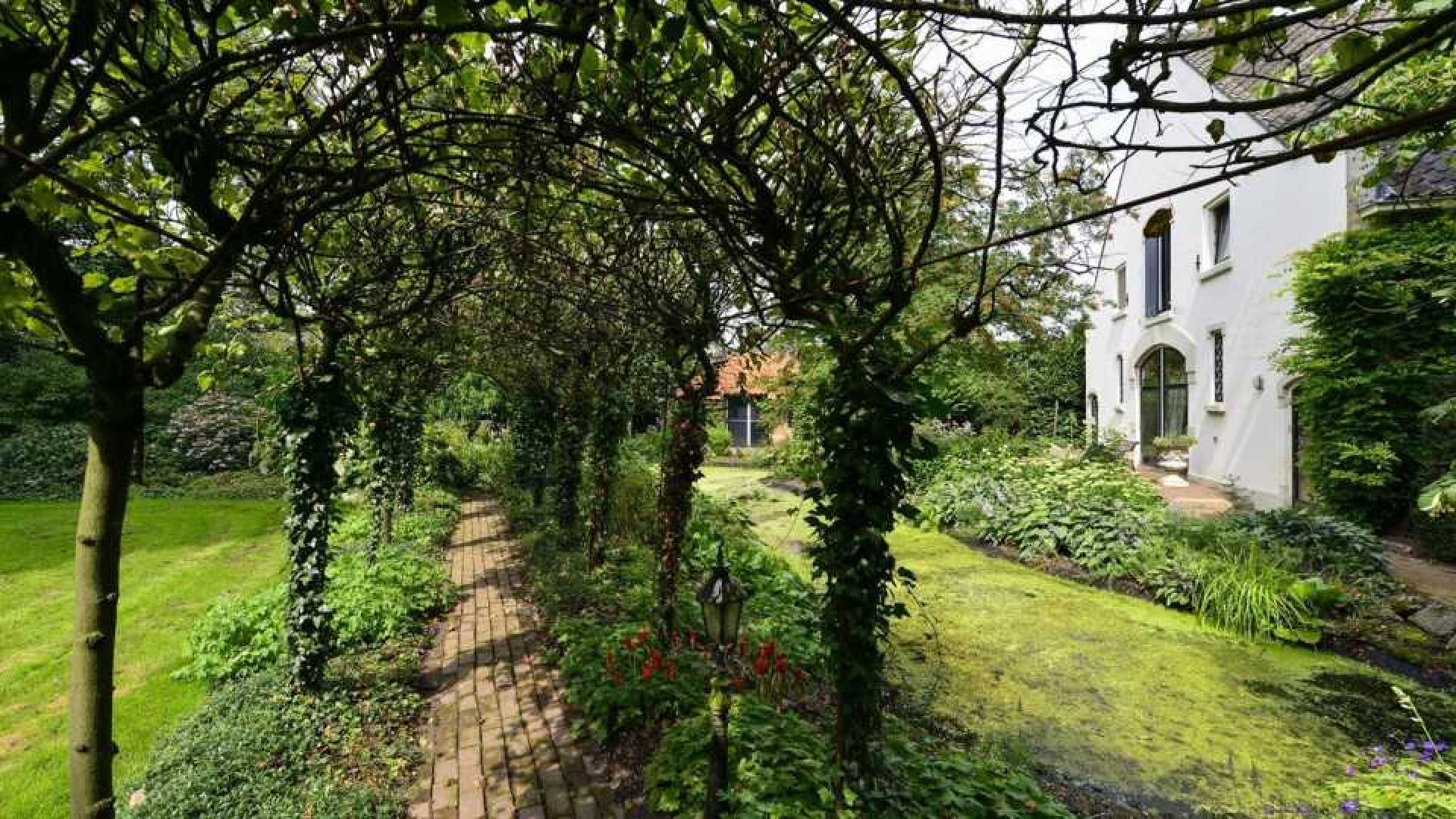 Prinses Irene zet haar prachtige landhuis in Wijk bij Duurstede te koop. Zie foto's 8