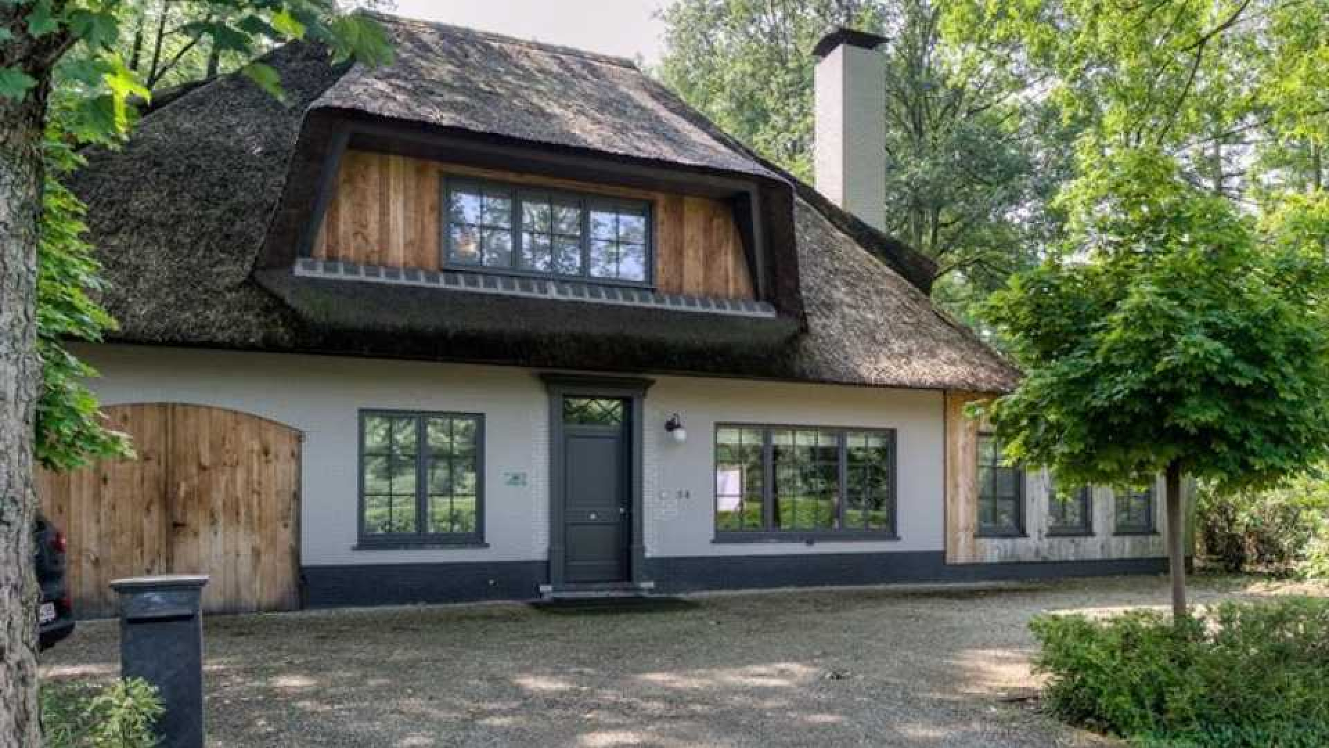 Villa overleden vriendin Emile Ratelband in prijs verlaagd. Zie foto's 1