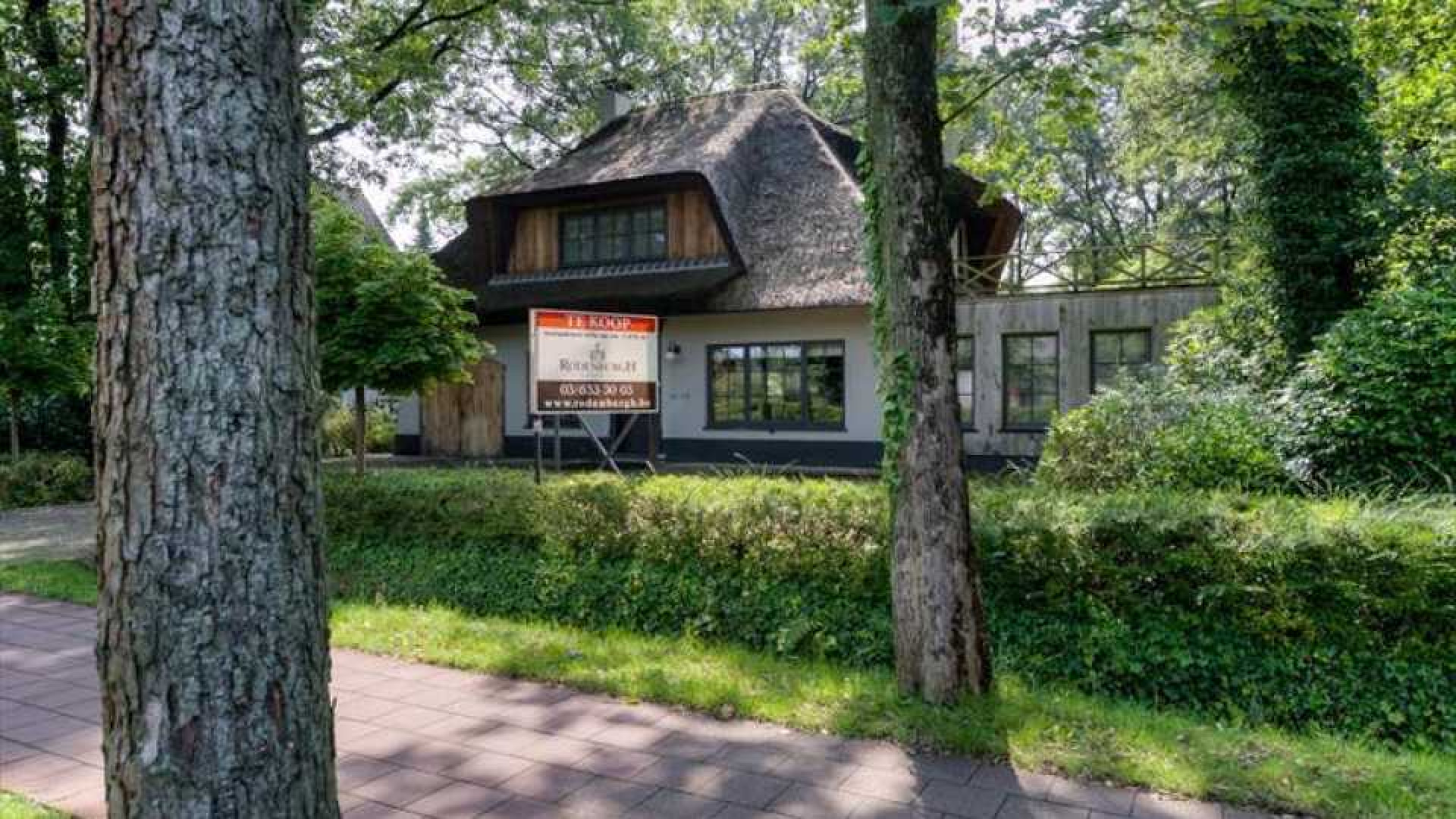 Villa overleden vriendin Emile Ratelband in prijs verlaagd. Zie foto's 2