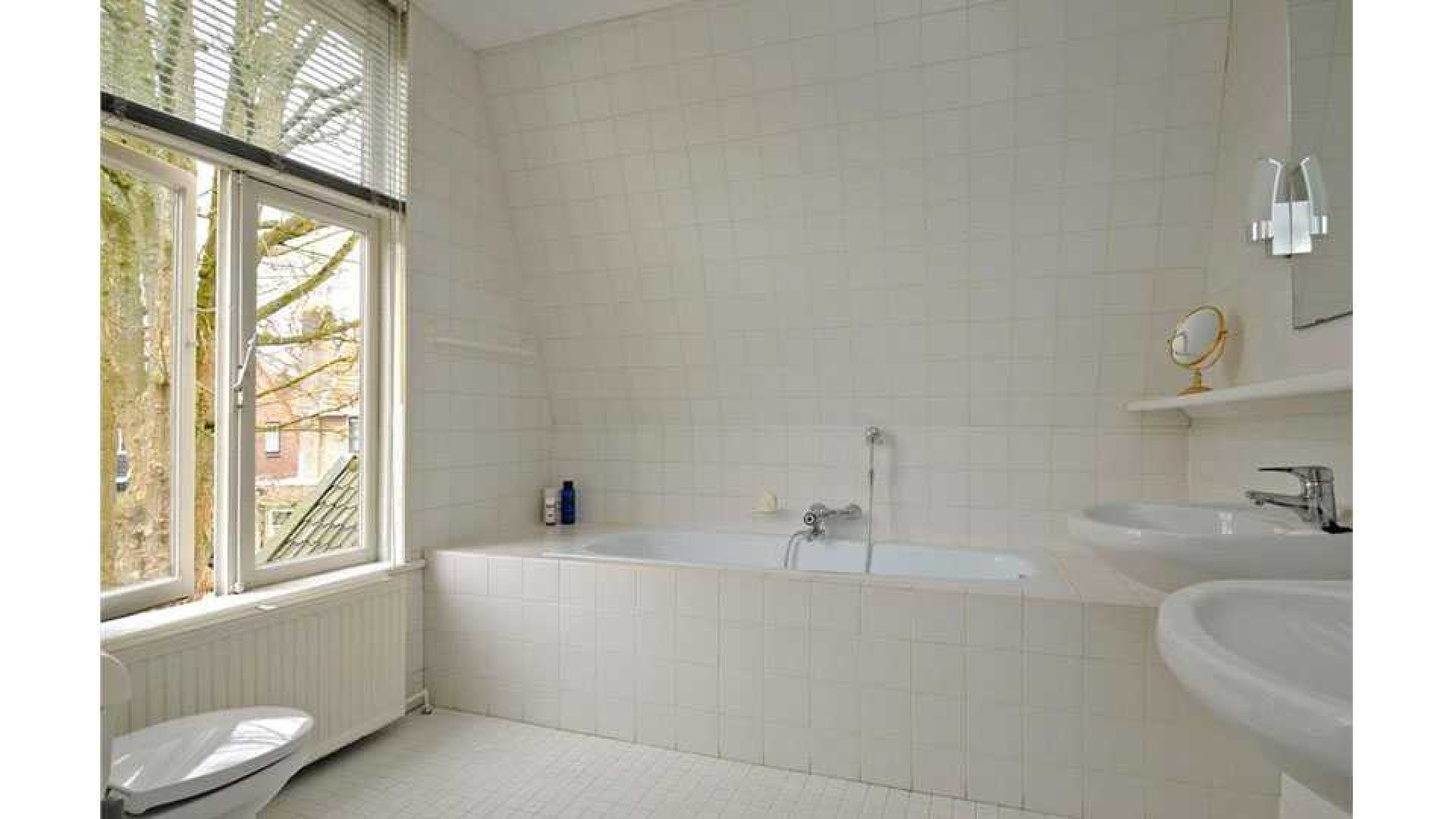 Frits Sissing koopt vrijstaande villa in het Gooi. Zie foto's 10