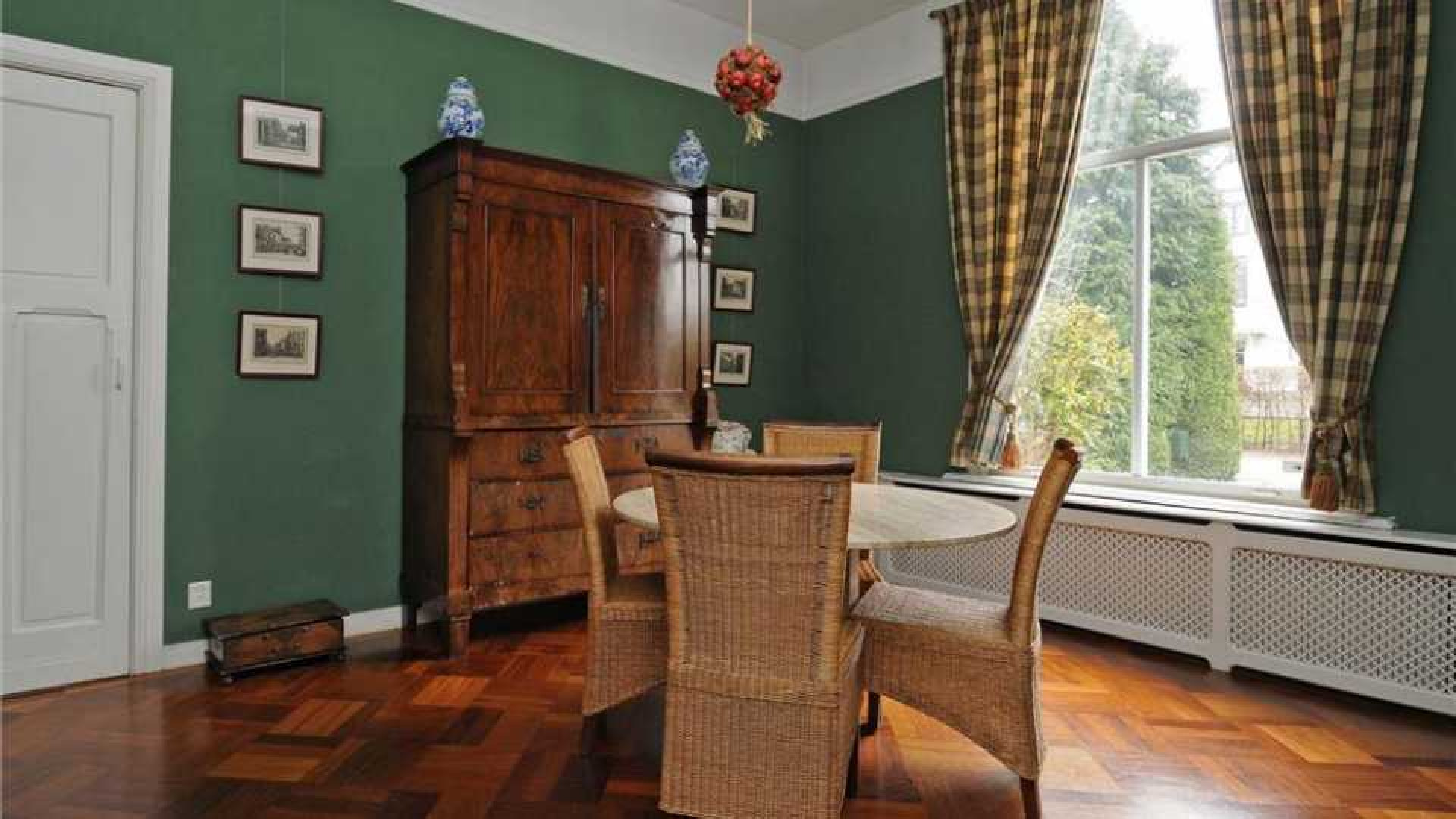 Frits Sissing scoort vette winst op verkoop van zijn oude huis. Zie foto's