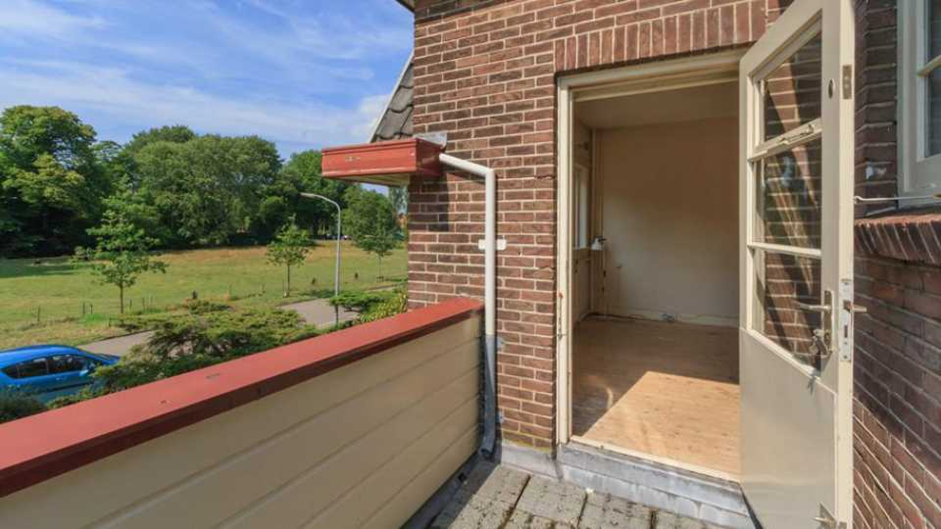 Barbara Barend koopt twee onder een kap woning in Aerdenhout. Zie foto's 15