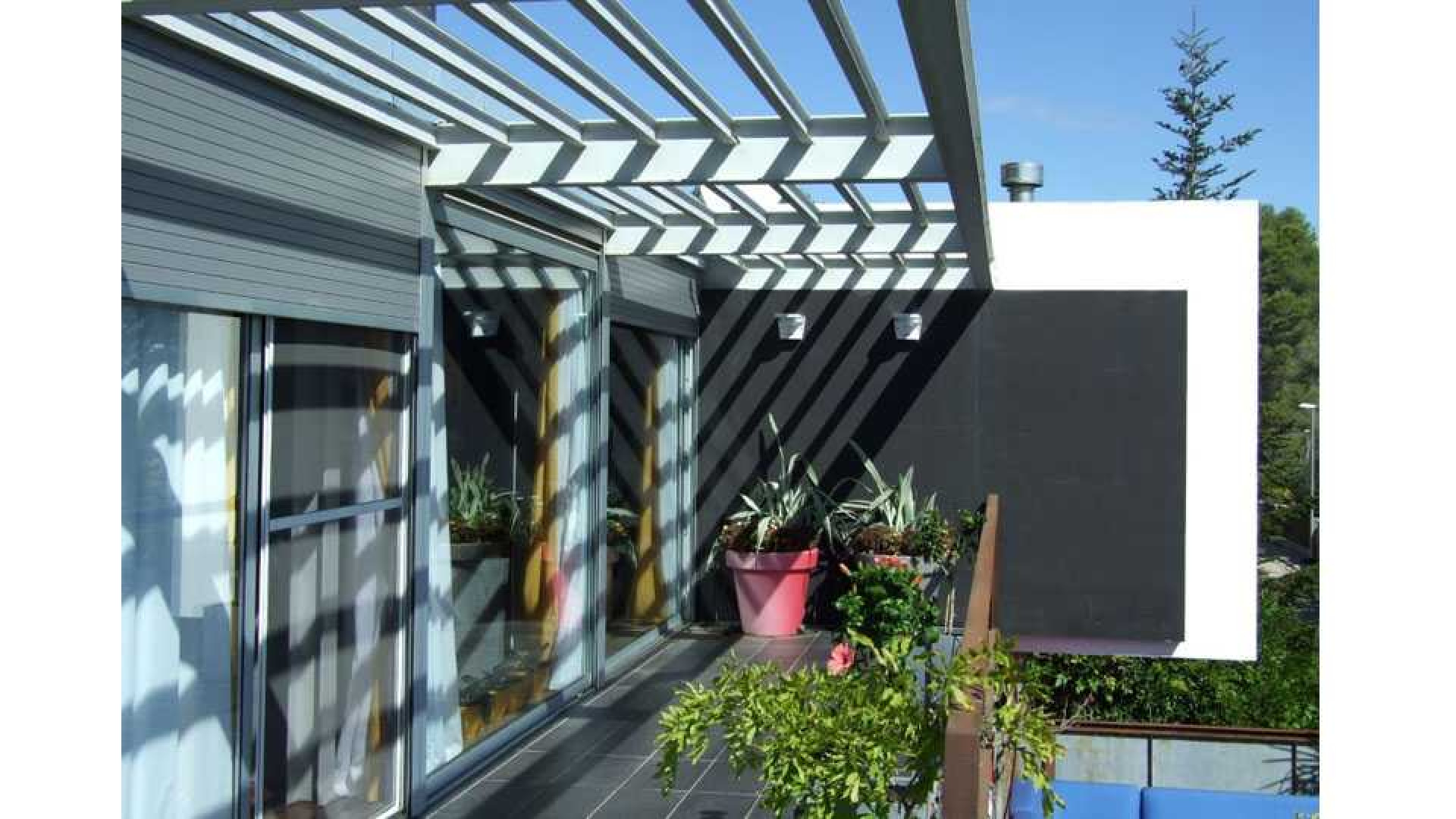 Tuinman Rob Verlinden doet zijn Spaanse villa voor spotprijs weg. Zie foto's 1