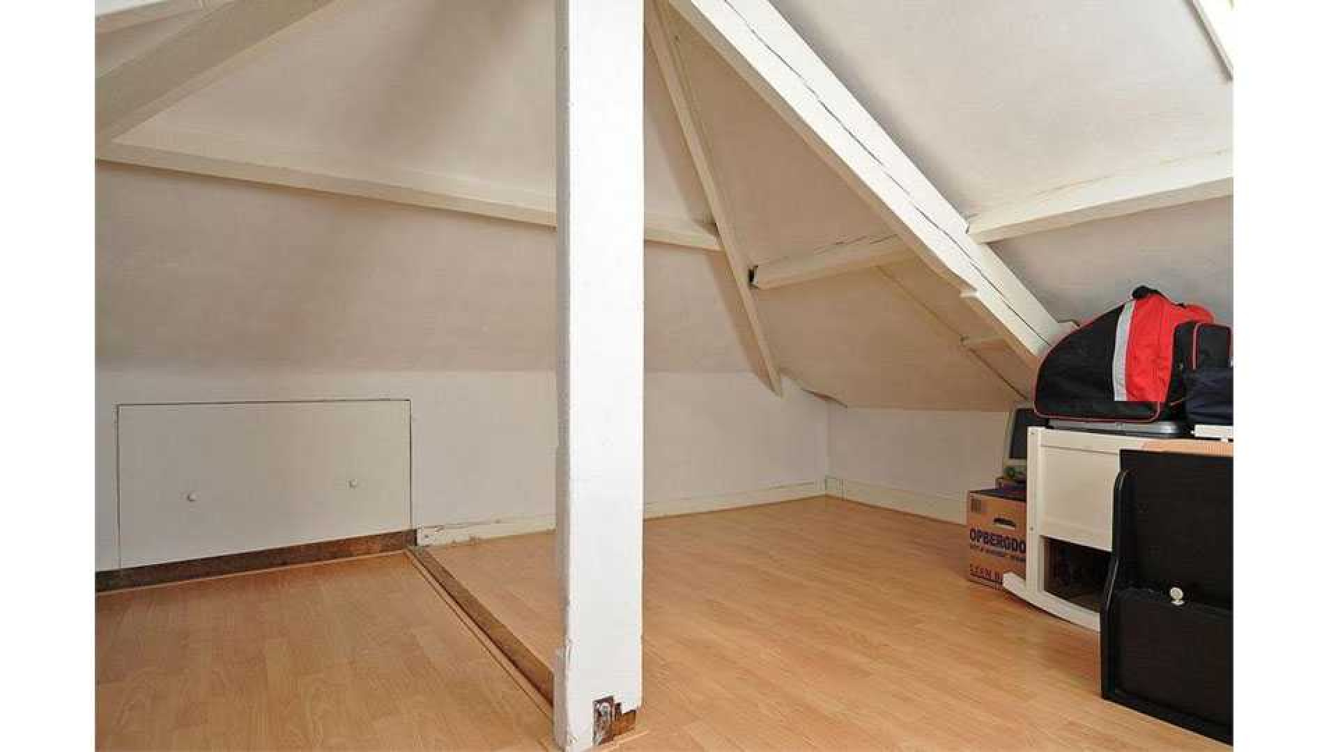 TV presentator Jeroen Latijnhouwers zet zijn Gooise huis te koop. Zie foto's 13