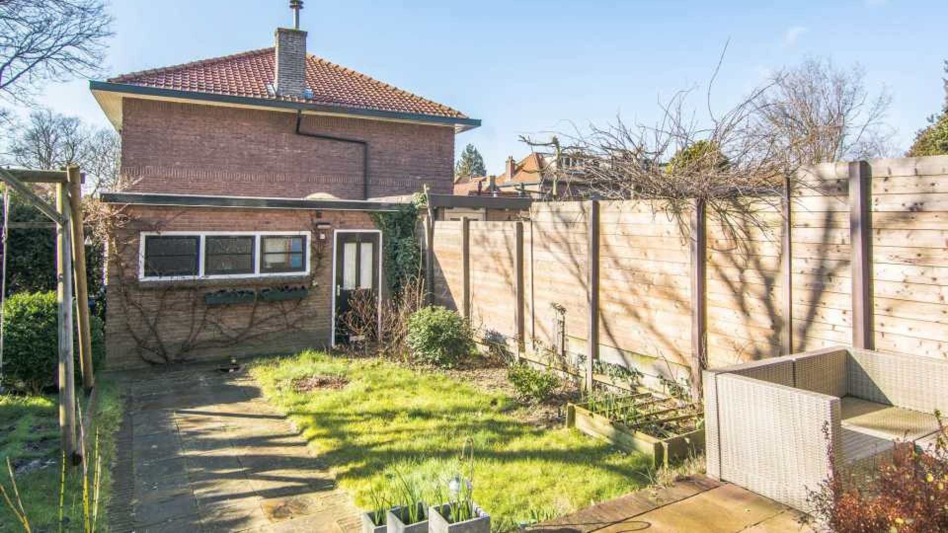 Jeroen Latijnbouwers verkoopt eindelijk zijn huis in Hilversum. Zie foto's 15