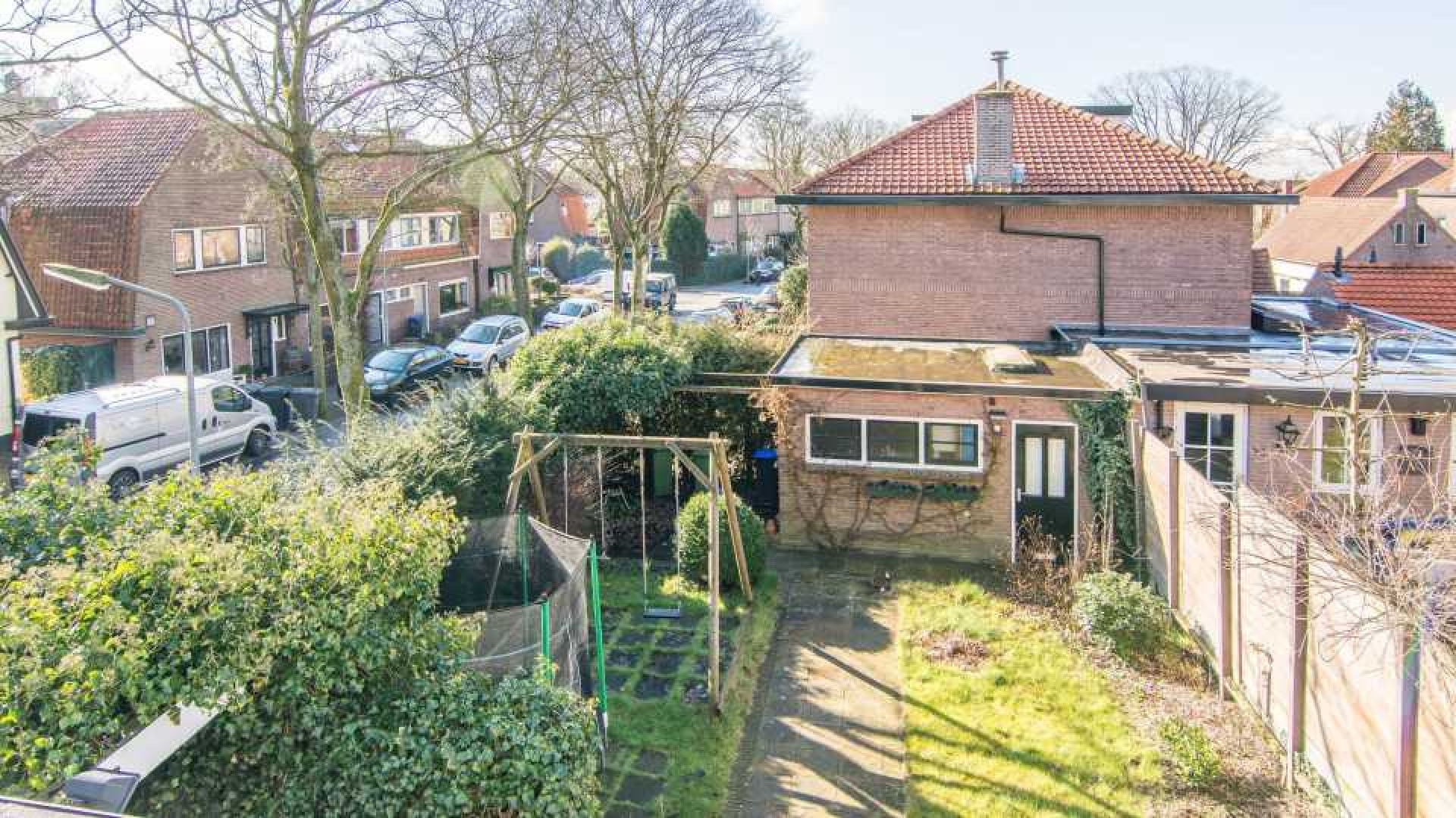 Jeroen Latijnbouwers verkoopt eindelijk zijn huis in Hilversum. Zie foto's 17