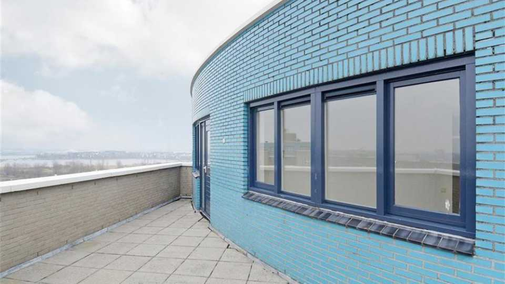 Tim Douwsma huurt luxe penthouse. Zie foto's 13