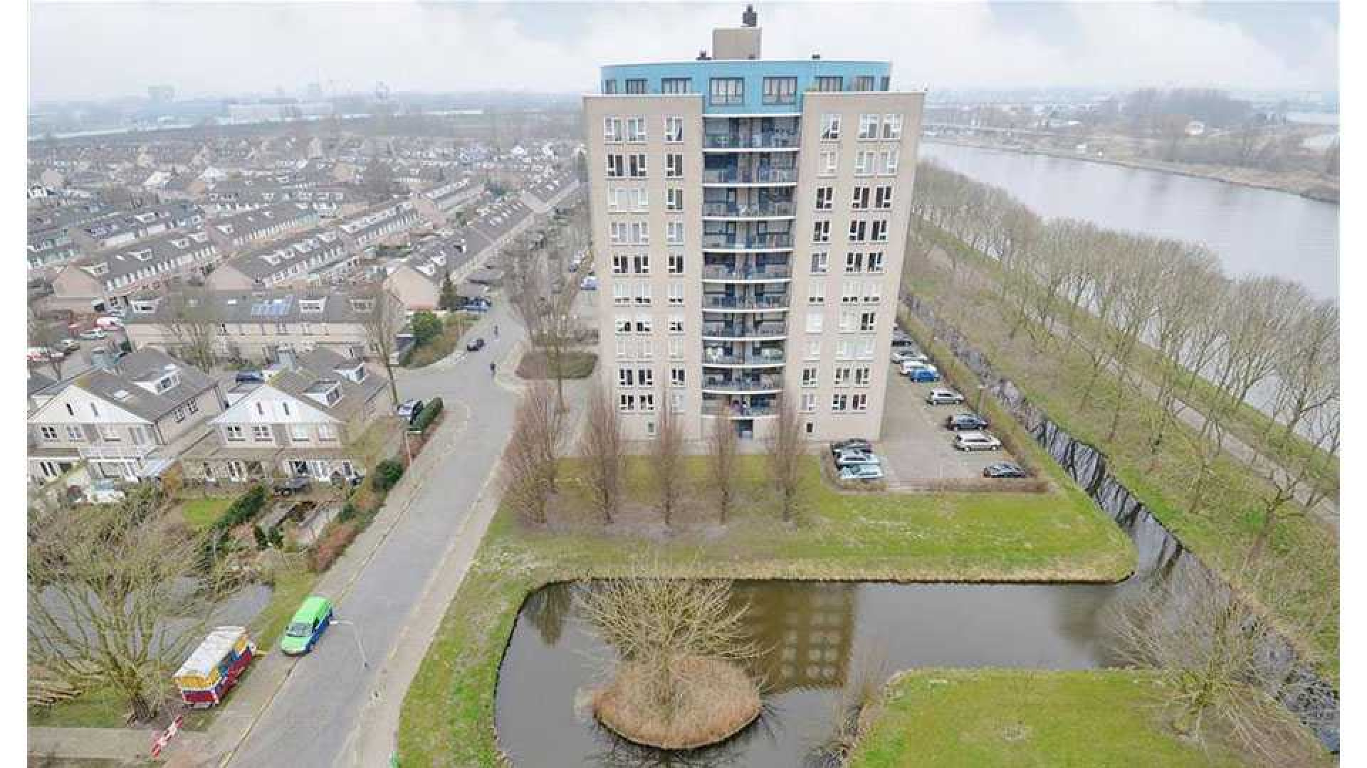 Tim Douwsma huurt luxe penthouse. Zie foto's 14