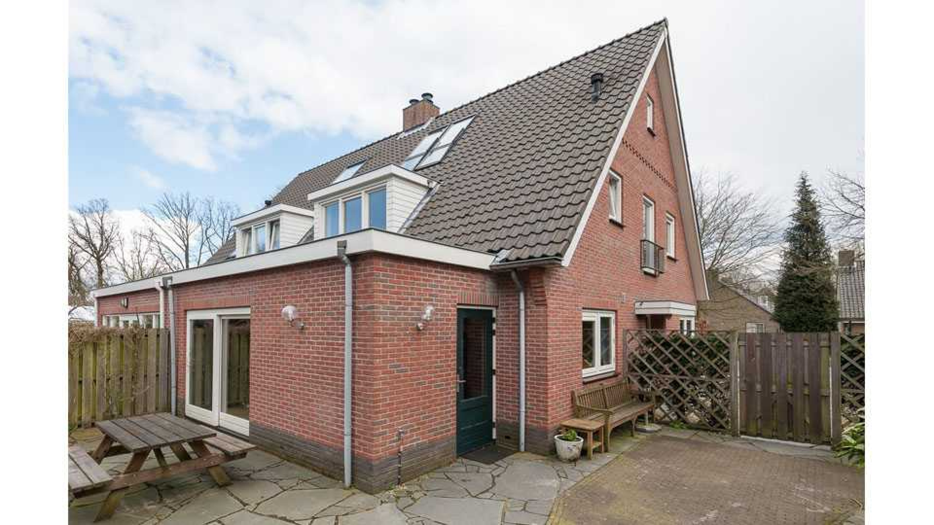 Anita Witzier zet haar Gooische woning te koop. Zie foto's 16