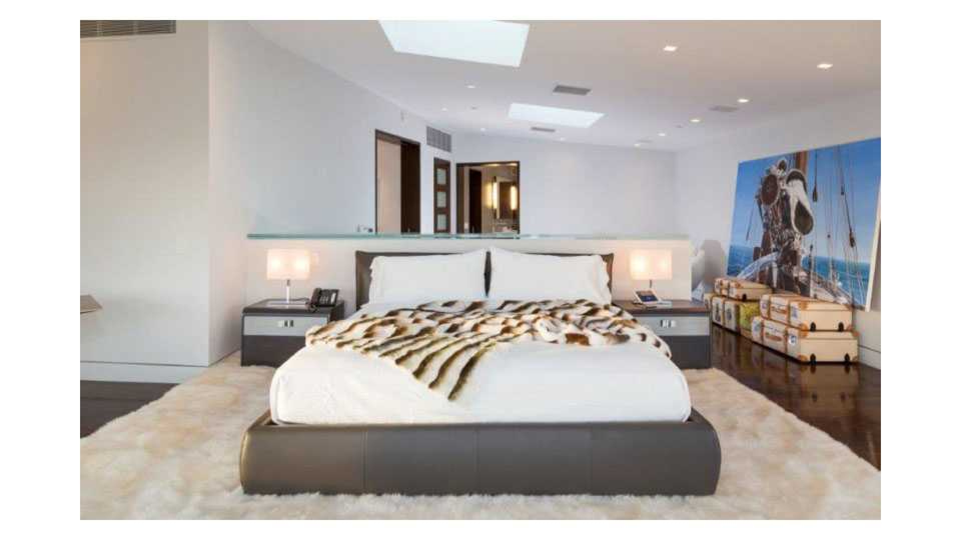 Reinout Oerlemans haalt zijn luxe villa in Los Angeles uit de verkoop. Zie foto's 4