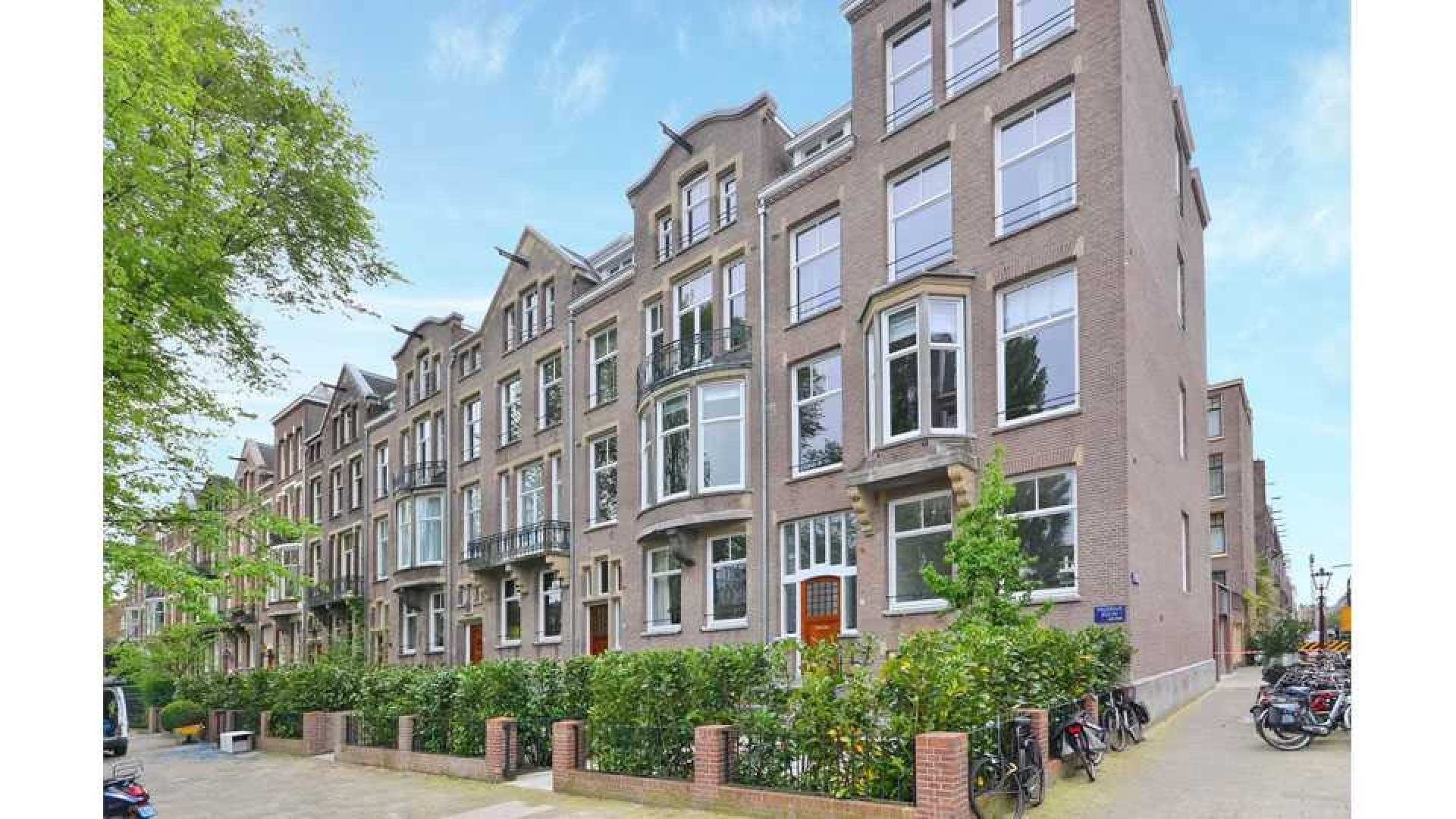 Hart van Nederland presentatrice Gallyon van Vessem verkoopt haar Amsterdamse pand ton euro onder de vraagprijs. Zie foto's