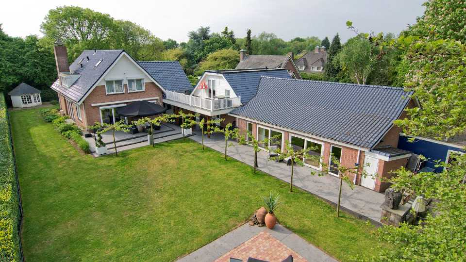 Frans Duijts haalt na dik anderhalf jaar zijn miljoenen villa uit de verkoop. Zie foto's 12