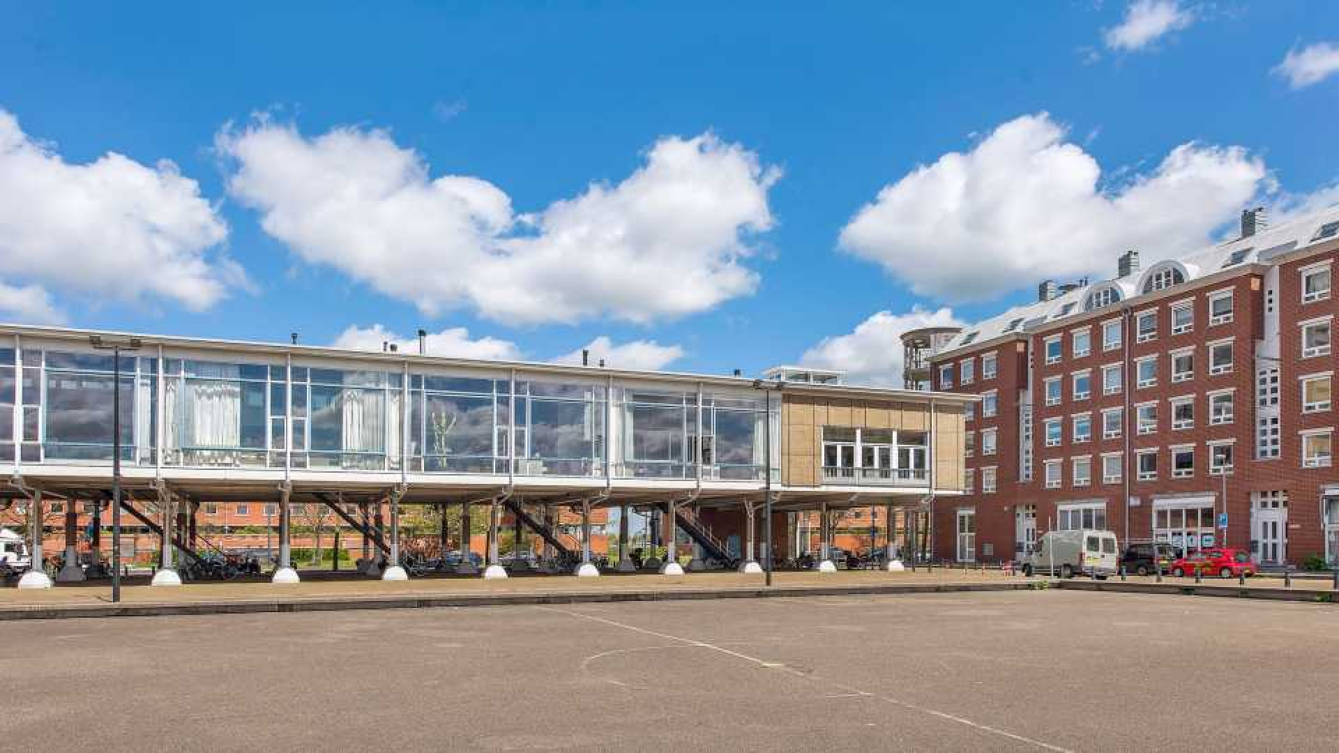 Stylist Bastiaan van Schaik verkoopt zijn penthouse in Amsterdam met tonnen euro's winst. Zie foto's 3