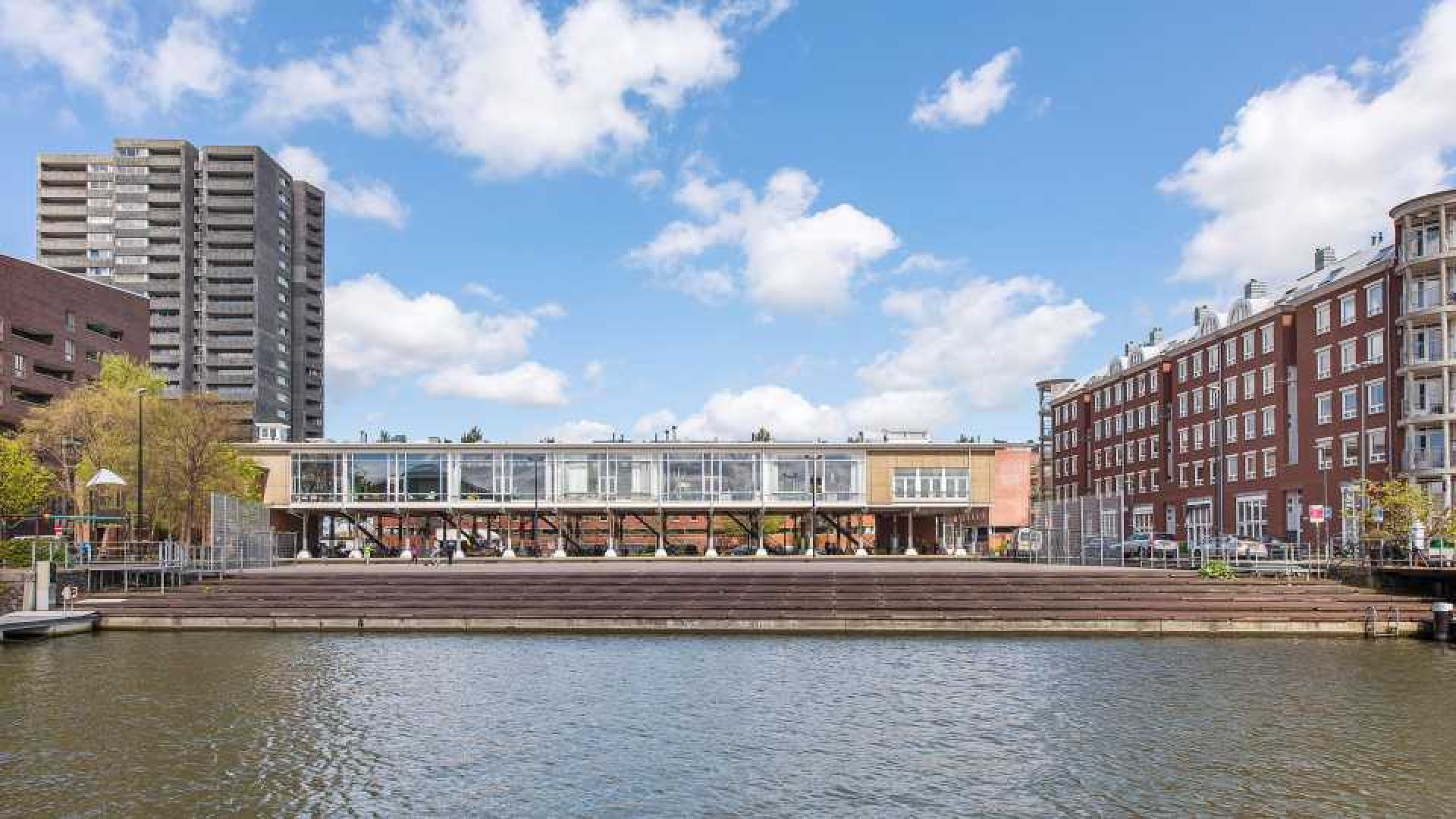 Bastiaan van Schaik haalt zijn penthouse uit de verkoop. Zie foto's 12