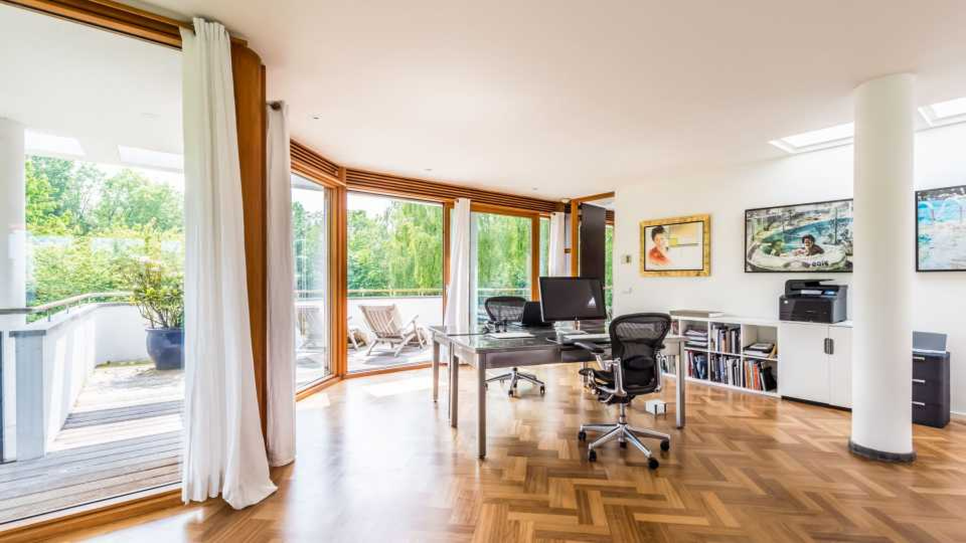 Roland Kahn, ex van Sylvana Simons, geeft miljoen euro korting op zijn villa. Zie foto's