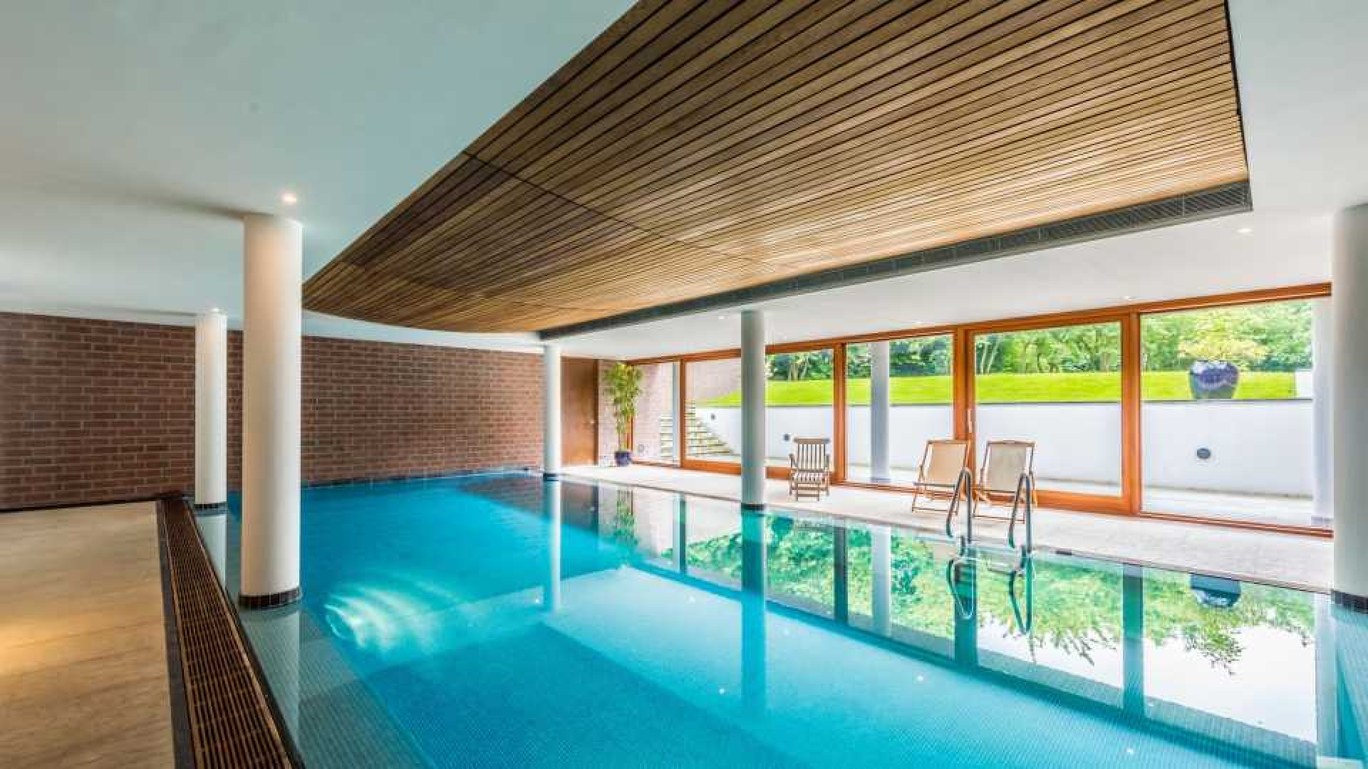 Cool Cat oprichter Roland Kahn zet zijn miljoenen villa met inpandig zwembad te koop. Zie foto's 14