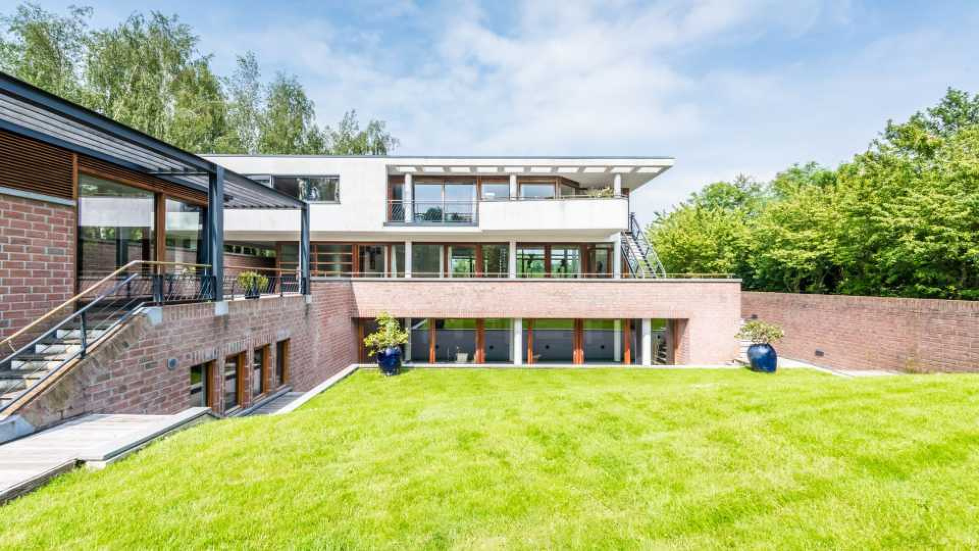 Cool Cat oprichter Roland Kahn zet zijn miljoenen villa met inpandig zwembad te koop. Zie foto's 16