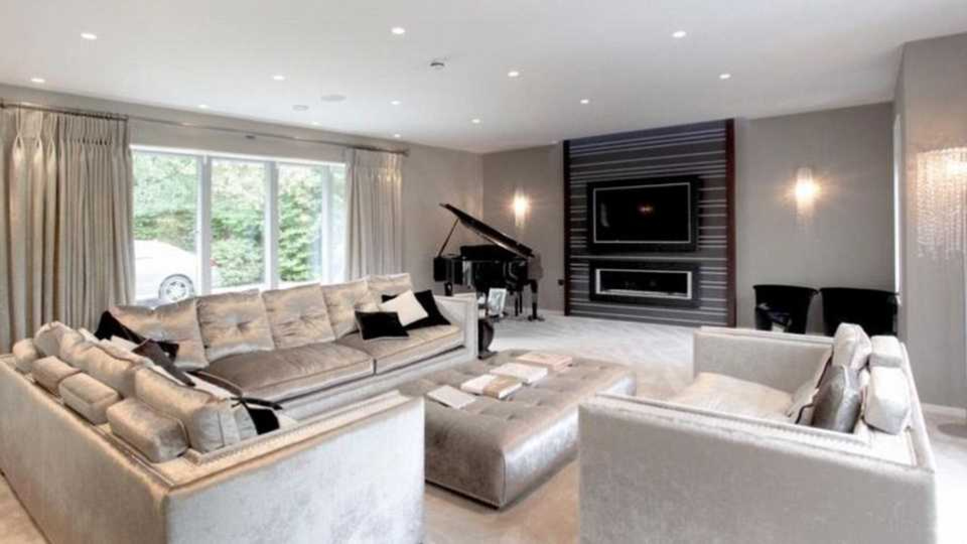 Memphis Depay huurt waanzinnig luxe villa in Manchester met eigen indoor voetbalveldje. Zie foto's 13