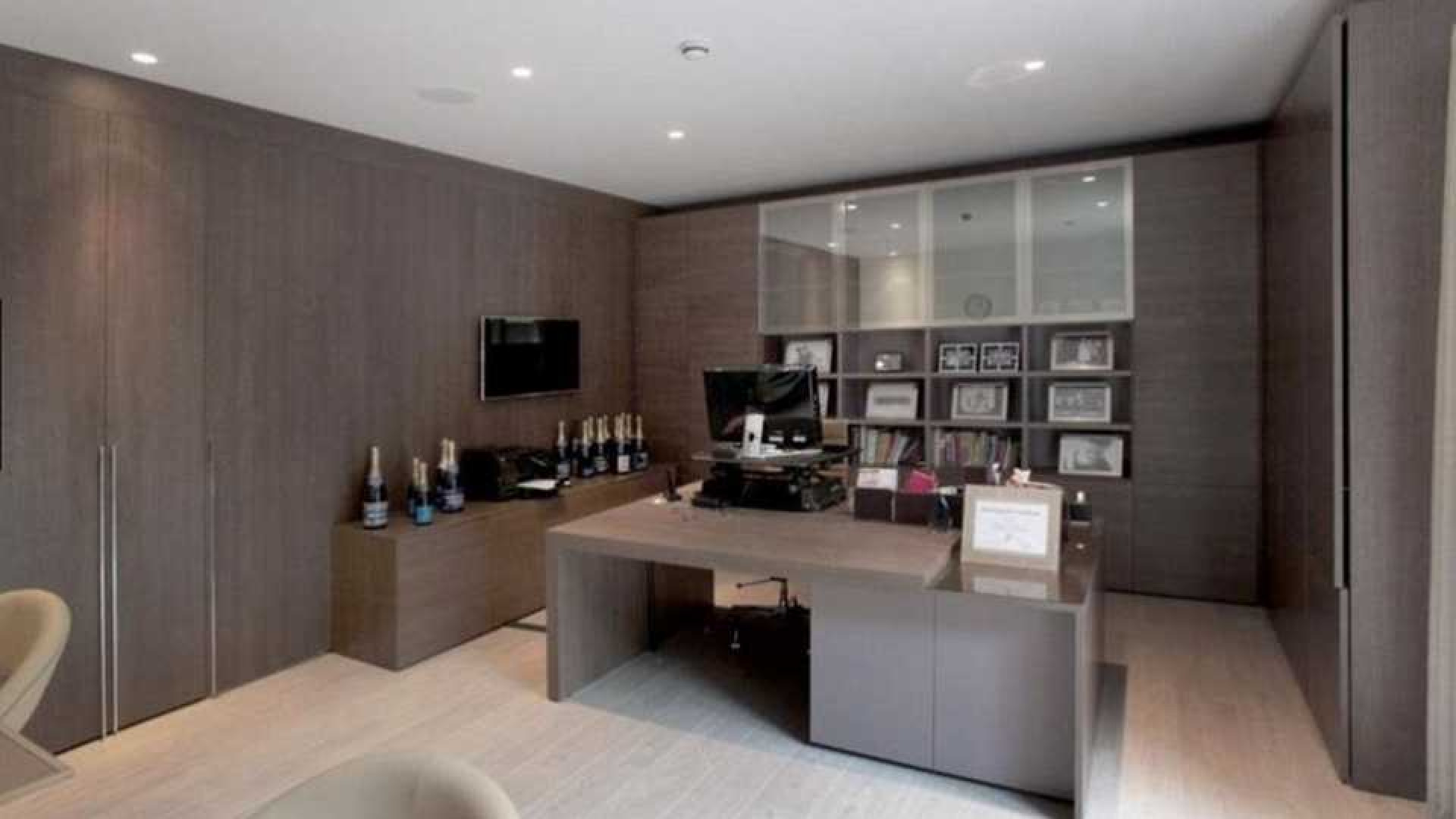 Memphis Depay huurt waanzinnig luxe villa in Manchester met eigen indoor voetbalveldje. Zie foto's 8