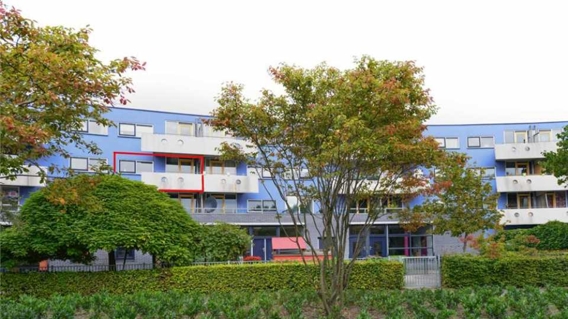 Multi-miljonair Edgar Davids koopt starterswoning in Almere. Zie foto's 13
