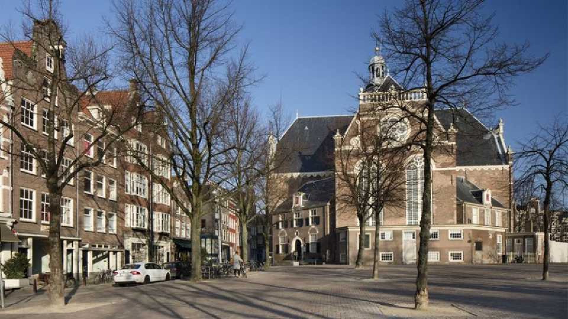 Leco van Zadelhoff koopt luxe benedenwoning in de Jordaan. Zie foto's 17