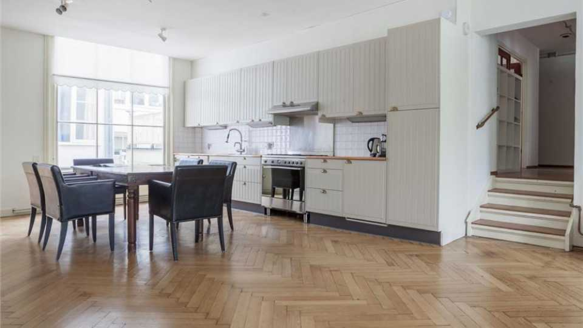 Robine van der Meer koopt prachtig appartement aan de Singel in Amsterdam. Zie foto's