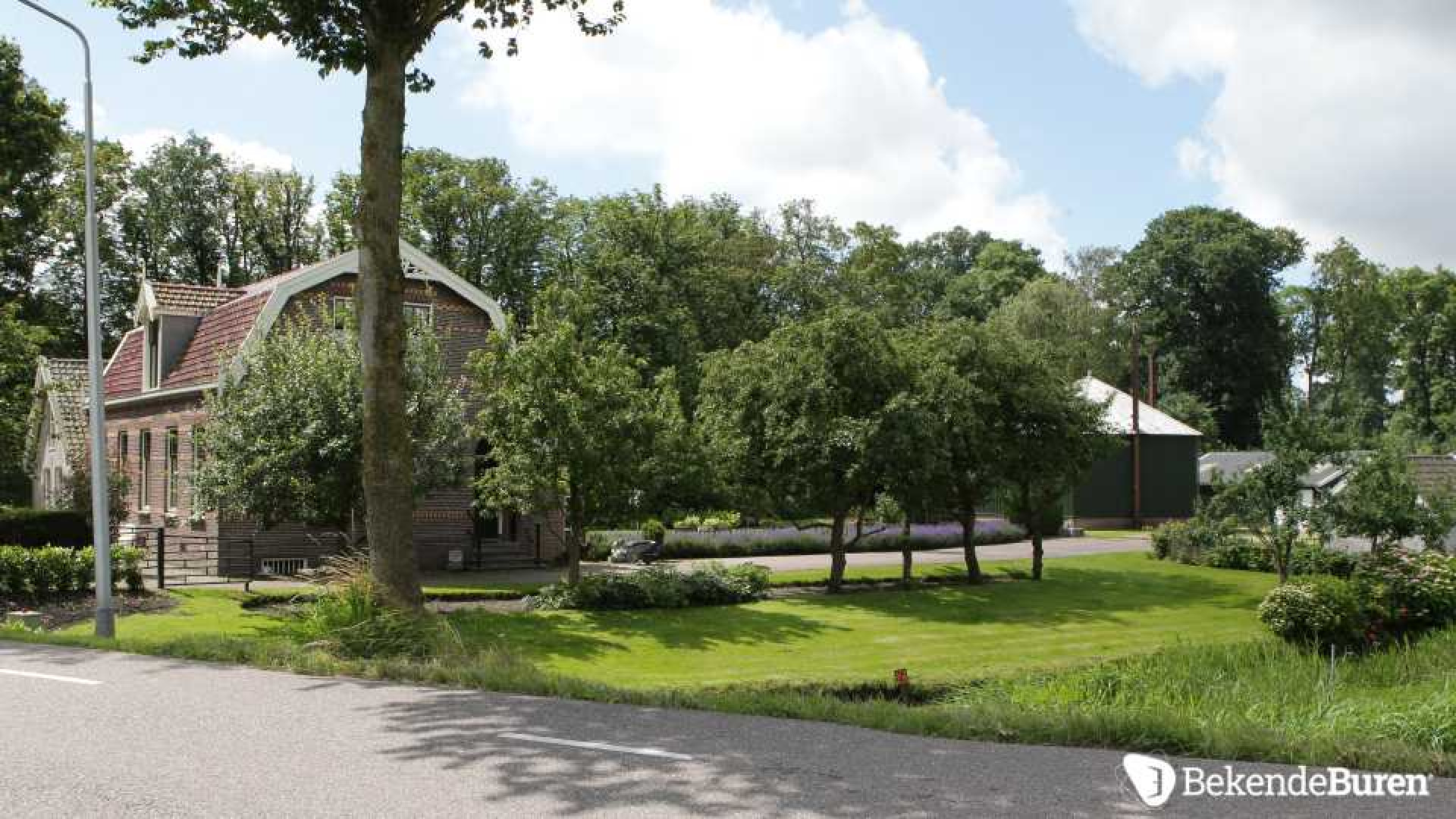 Sven Kramer en Naomi van As kopen miljoenenboerderij. Zie foto's 2