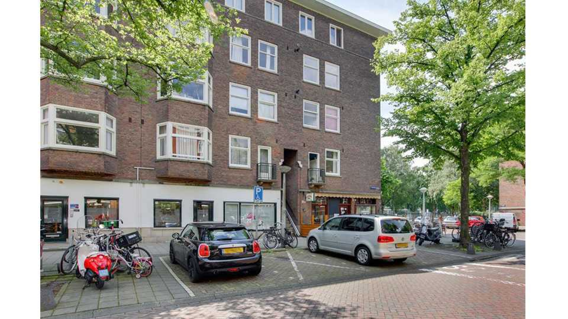 Heleen van Royen koopt appartement in Amsterdamse Rivierenbuurt. Zie foto's! 1