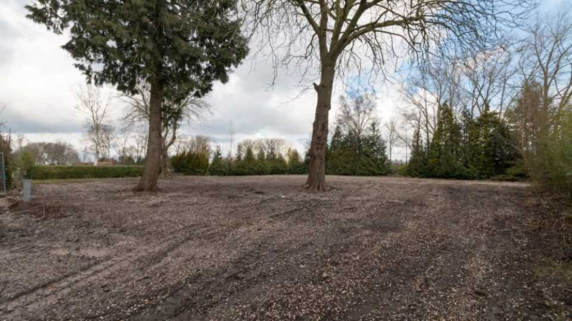 Hier zal het droompaleis van Lodewijk Hoekstra verrijzen. Zie foto's 2