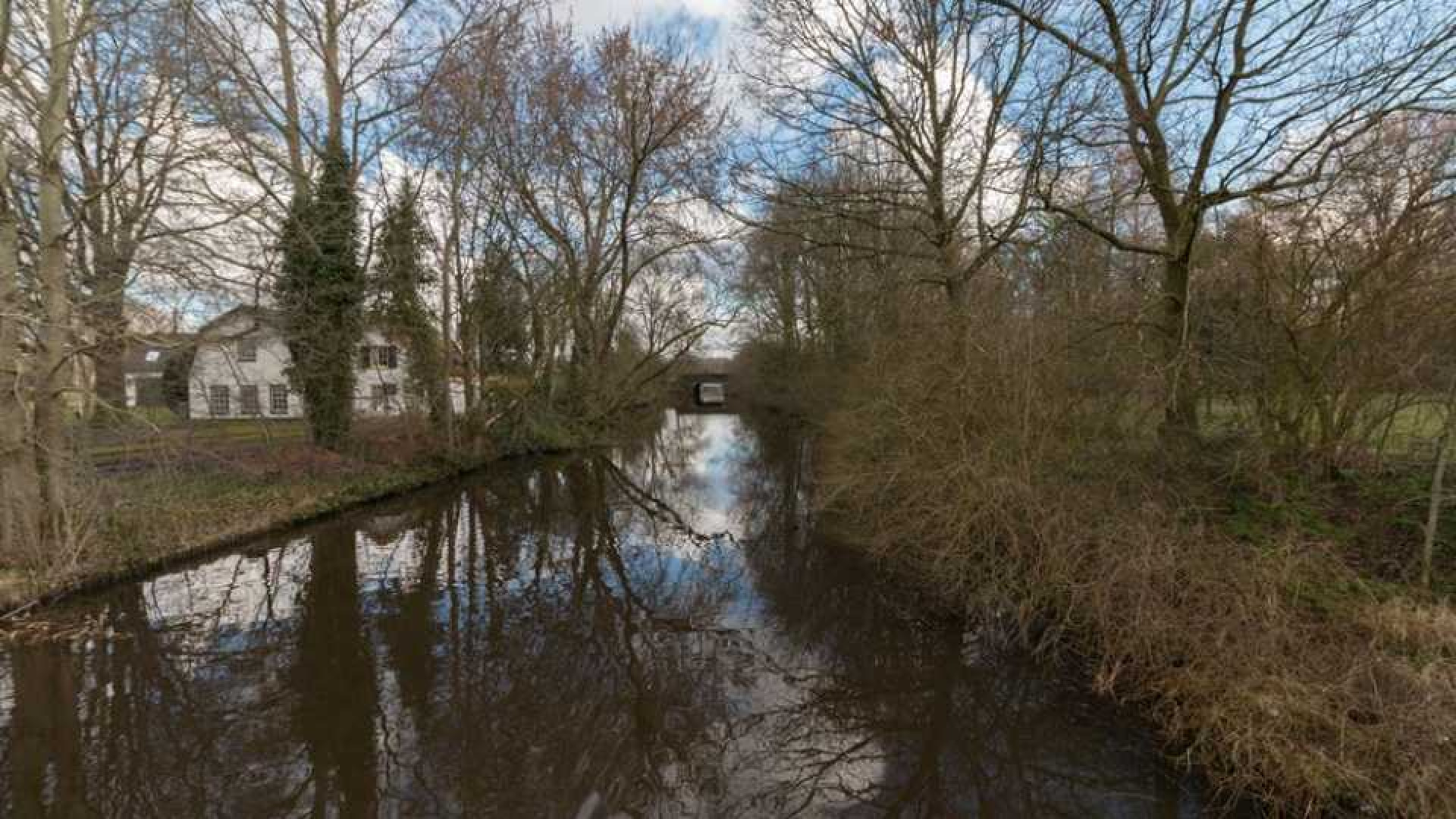 Hier zal het droompaleis van Lodewijk Hoekstra verrijzen. Zie foto's 6