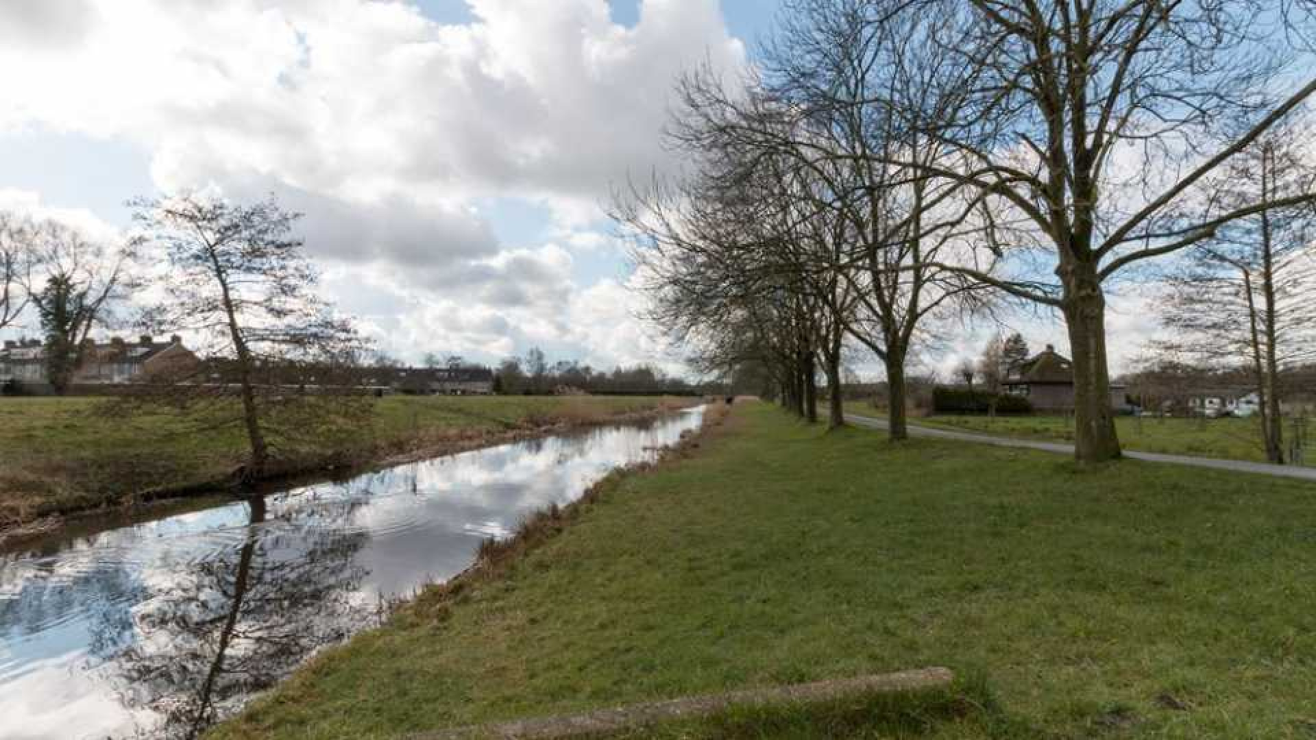 Hier zal het droompaleis van Lodewijk Hoekstra verrijzen. Zie foto's 7