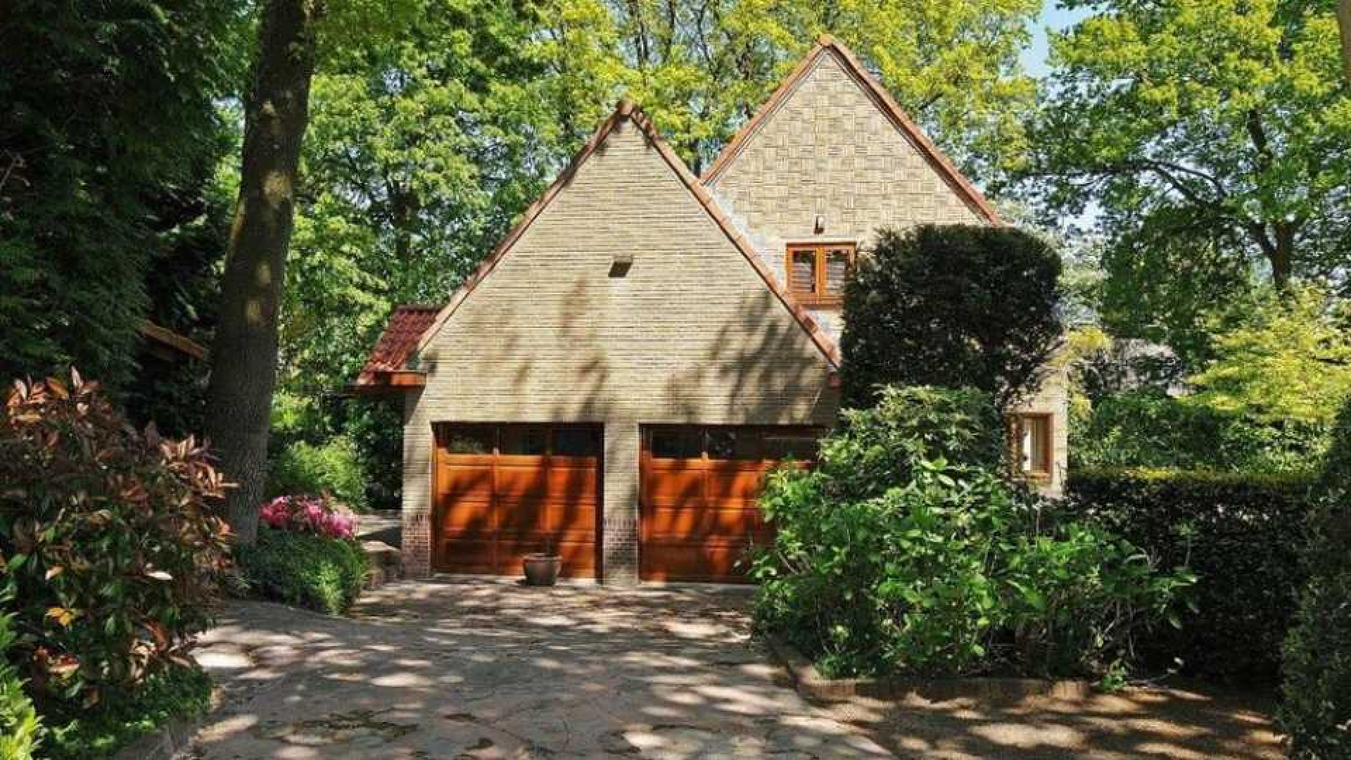 Anita Witzier koopt vrijstaand landhuis in het Gooi. Zie foto's 16