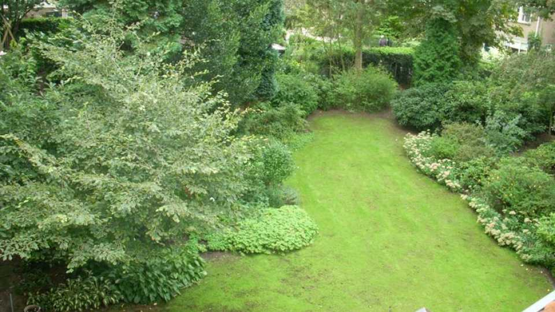 Anita Witzier koopt vrijstaand landhuis in het Gooi. Zie foto's 18