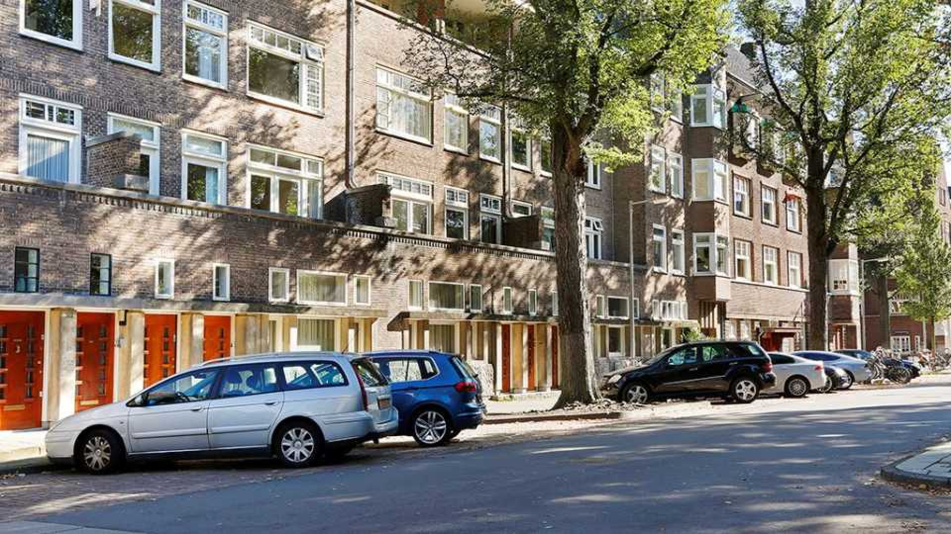 Marvin Breukhoven zoekt huurder voor zijn luxe driekamer appartement in Amsterdam Zuid. Zie foto's 16