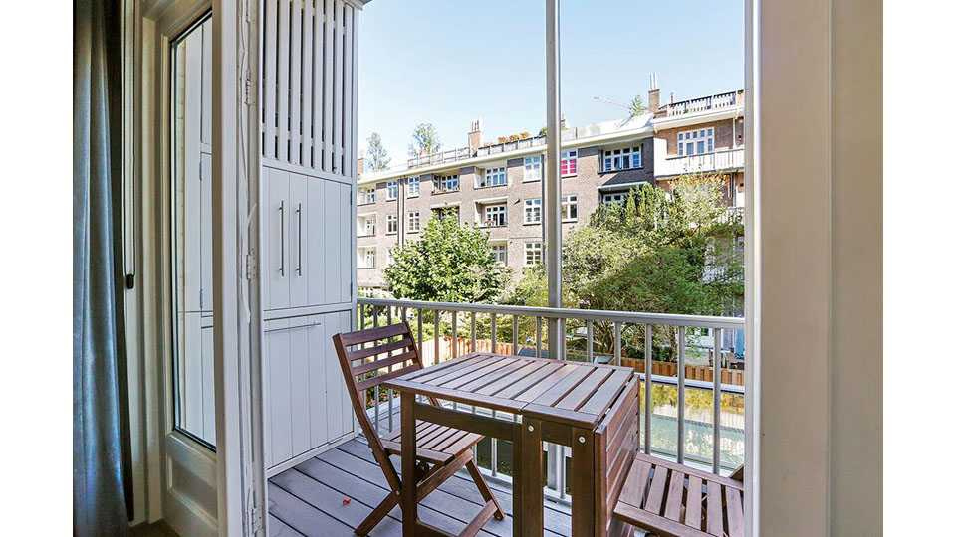 Marvin Breukhoven zoekt huurder voor zijn luxe driekamer appartement in Amsterdam Zuid. Zie foto's