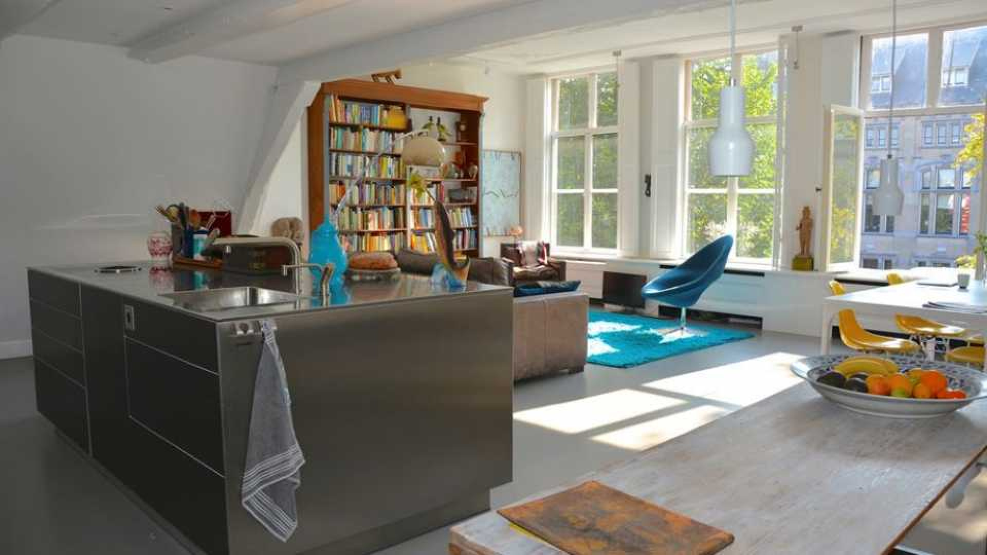 Sonja Bakker koopt zeer luxe grachtenappartement in Amsterdam. Zie foto's
