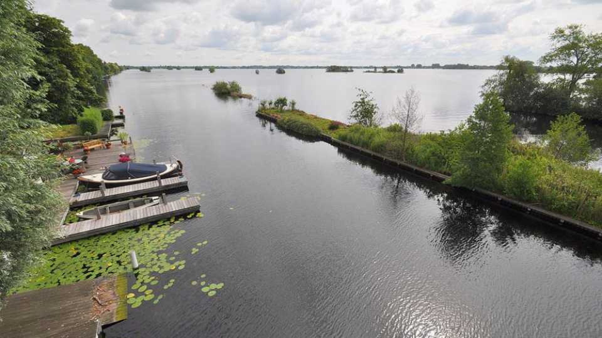 Thomas Berge huurt villa met botenhuis en eiland. Zie foto's 17