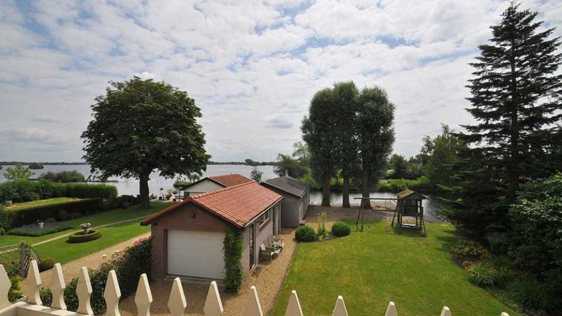 Thomas Berge huurt villa met botenhuis en eiland. Zie foto's 19