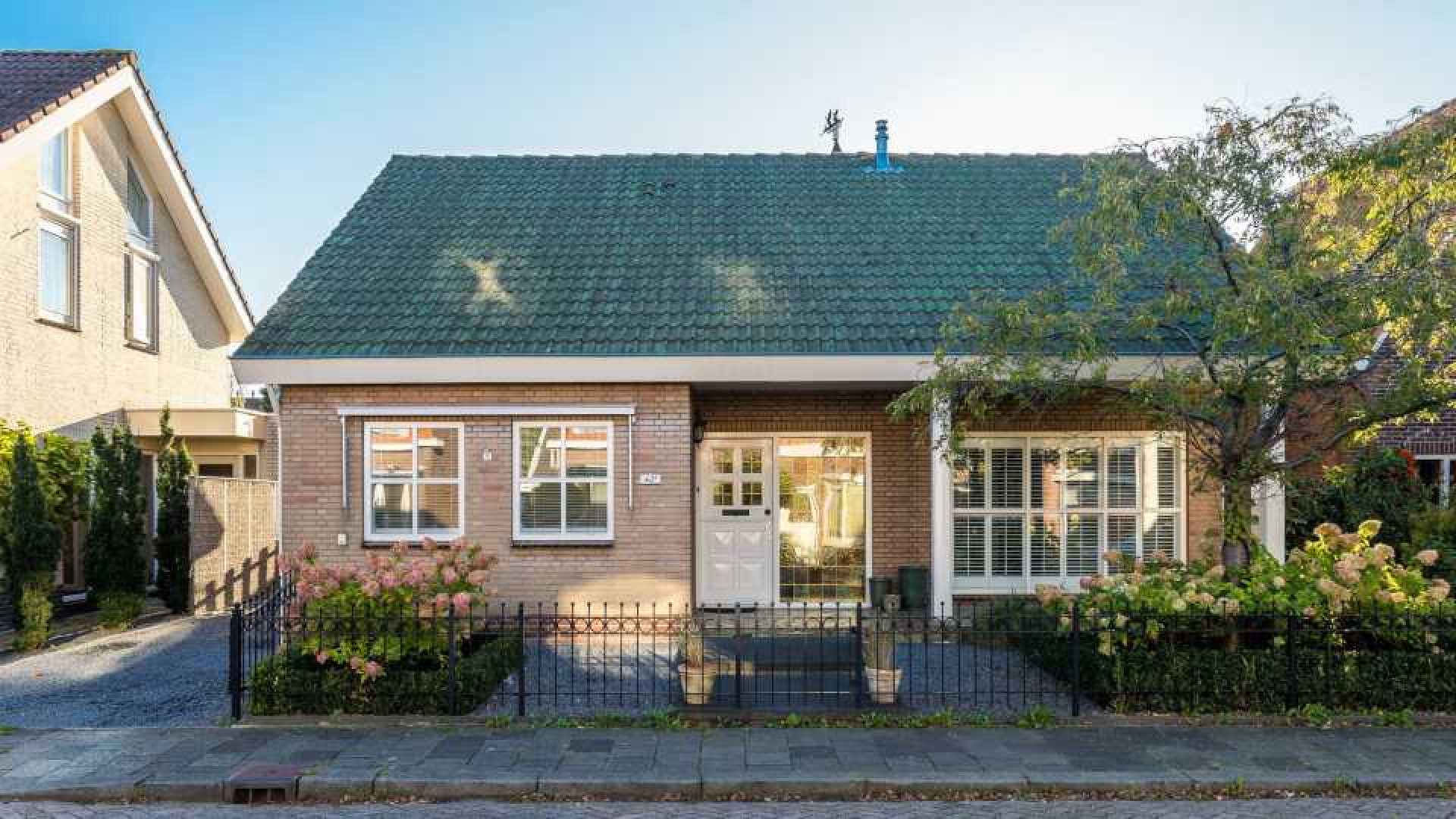 Jandino zet zijn bungalow in Ridderkerk te koop. Zie foto's 1