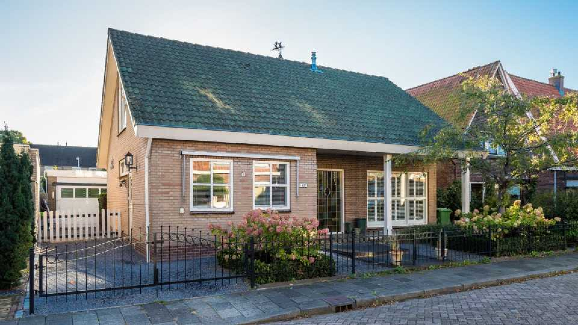 Jandino zet zijn bungalow in Ridderkerk te koop. Zie foto's 2