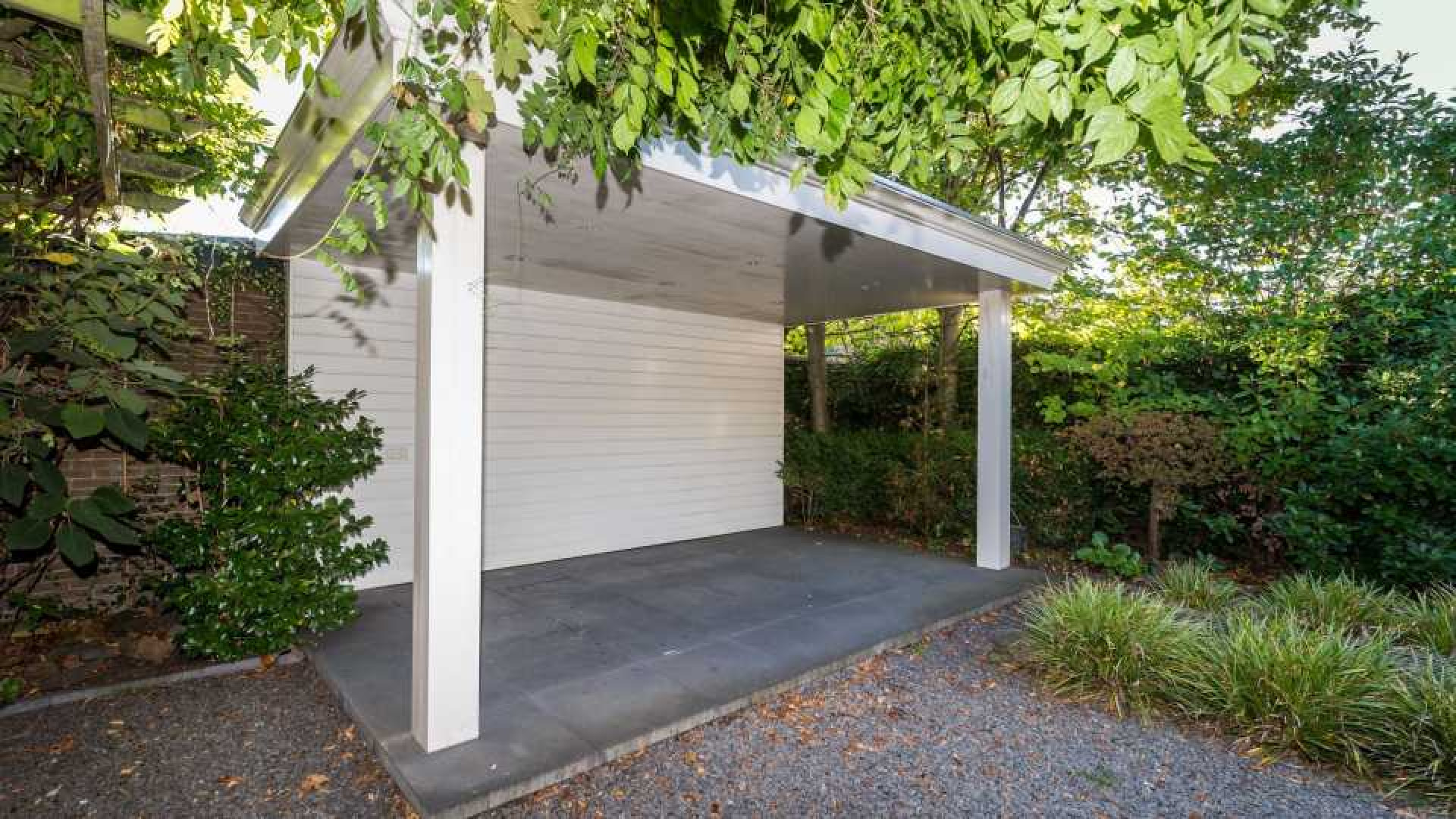 Jandino zet zijn bungalow in Ridderkerk te koop. Zie foto's 20