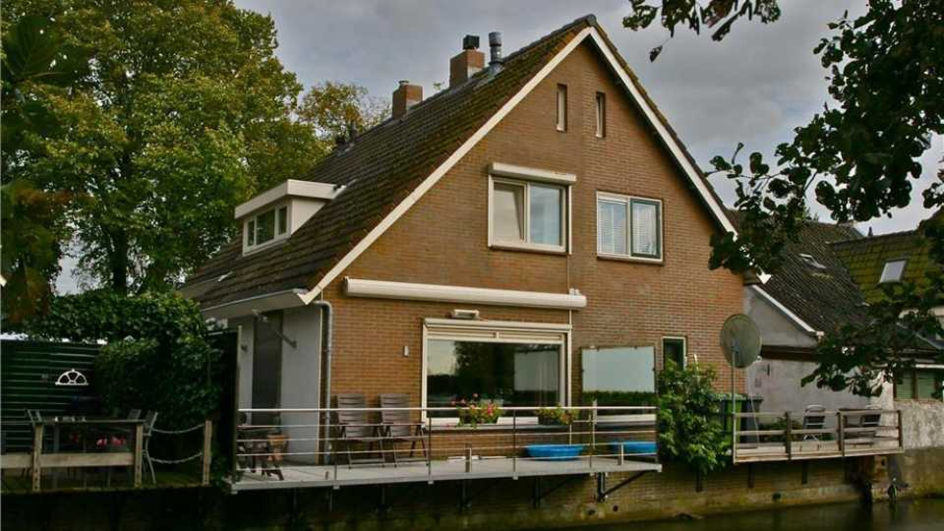 RTL presentatrice Myrna Goossen koopt twee onder een kapwoning . Zie foto's 1