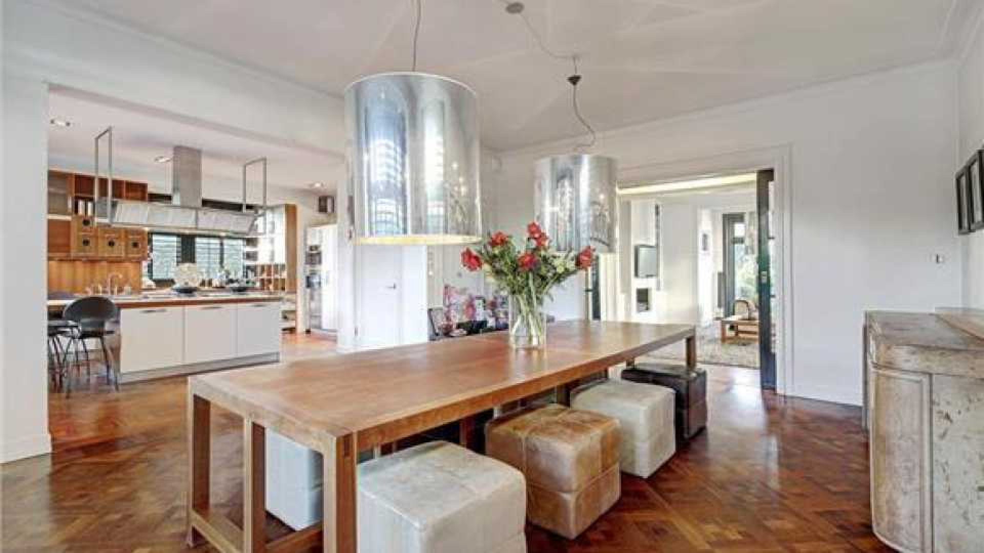 Frank Rijkaard koopt miljoenen villa in Amsterdam Zuid. Zie foto's