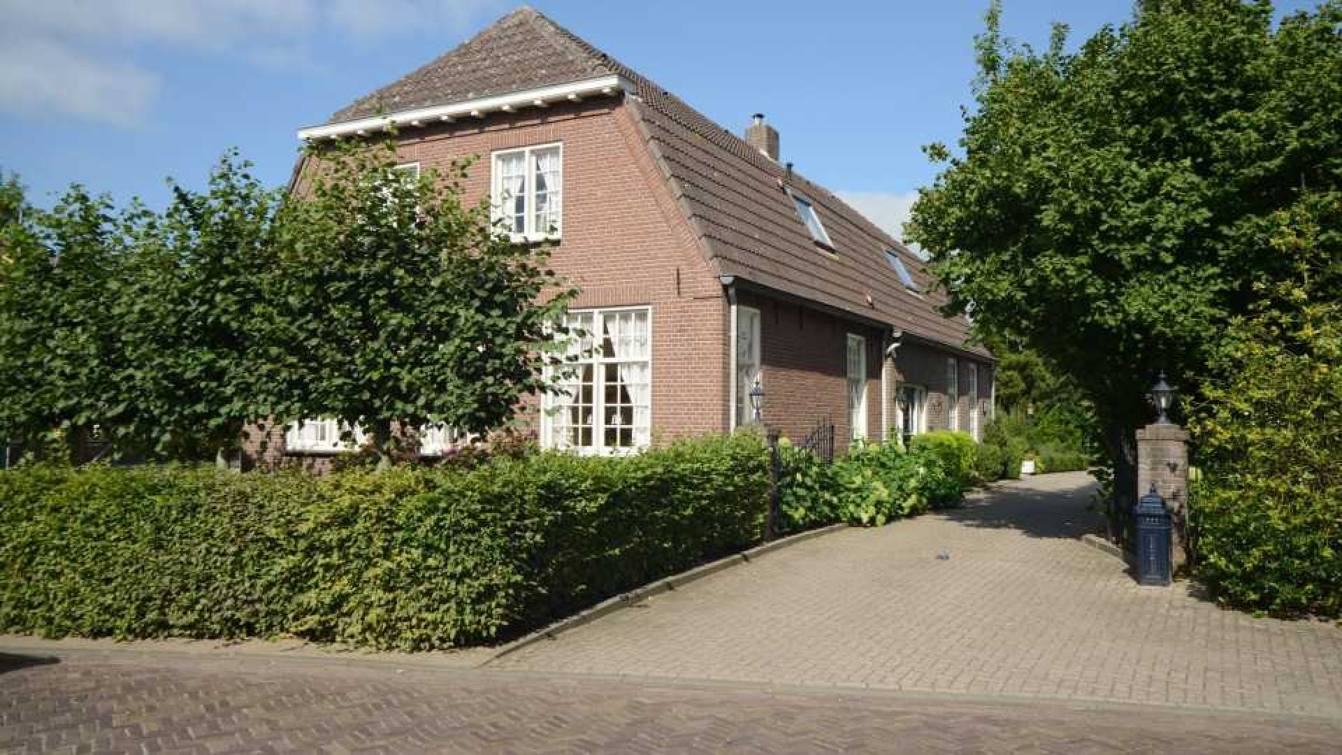 Michael van Gerwen huurt luxe woonboerderij. Zie foto's 2
