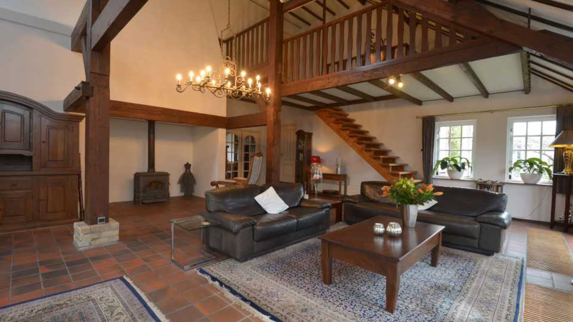 Michael van Gerwen huurt luxe woonboerderij. Zie foto's 7