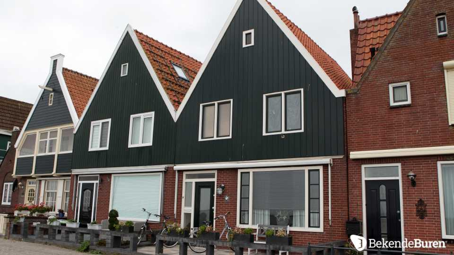Jan Smit koopt dijkhuis in Volendam. Zie foto's 1