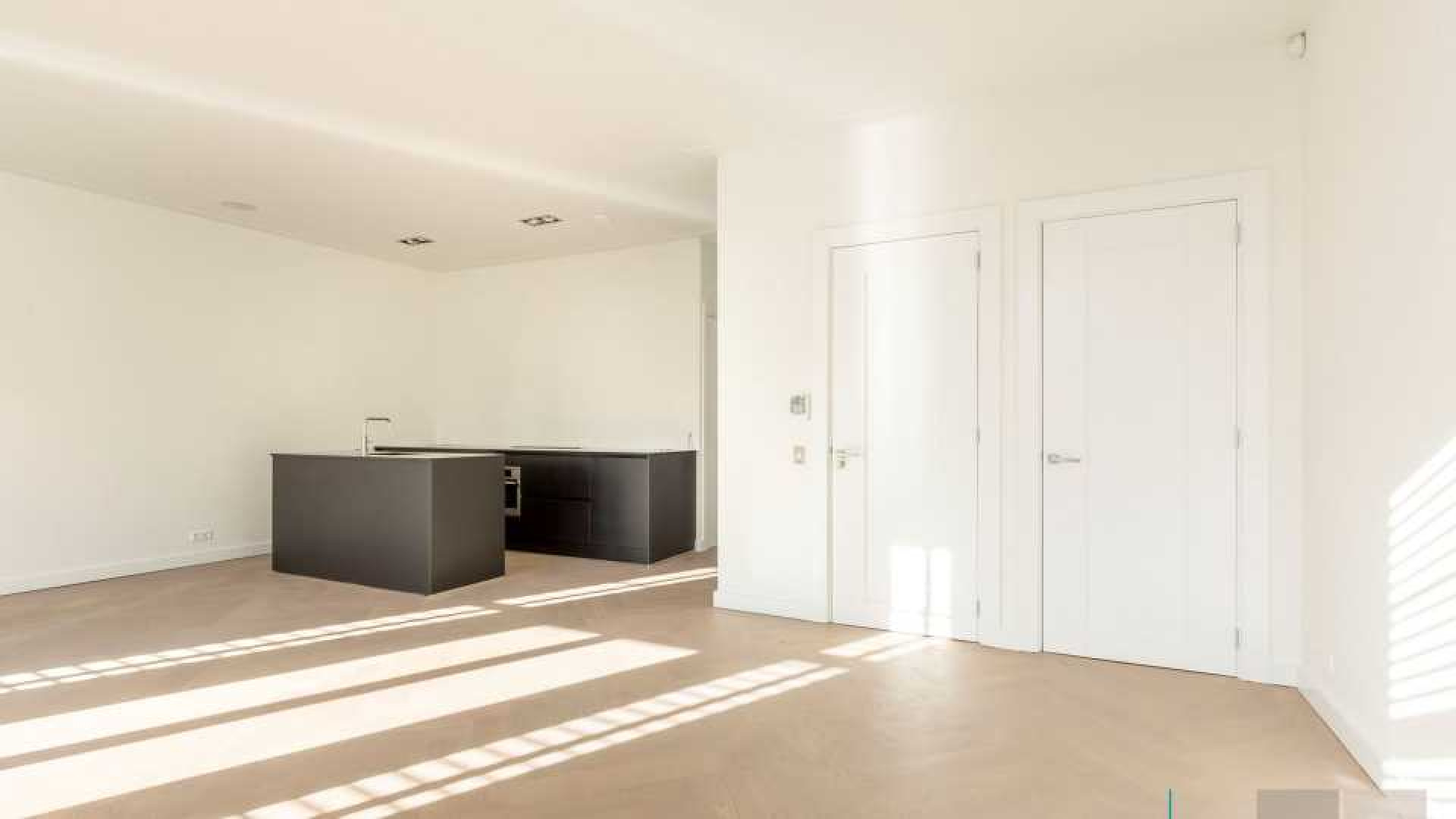 Leco van Zadelhoff zet zijn luxe appartement in Amsterdam Zuid te koop. Zie foto's 9