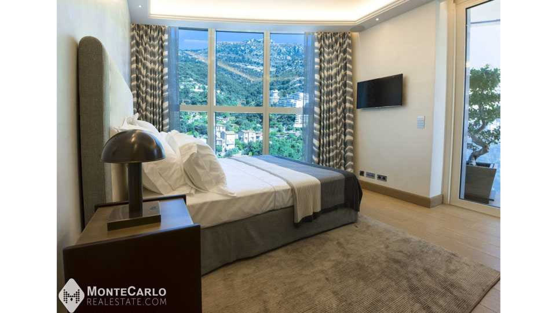 Dit droomappartement huurt Tatjana in Monaco. Zie foto's 5